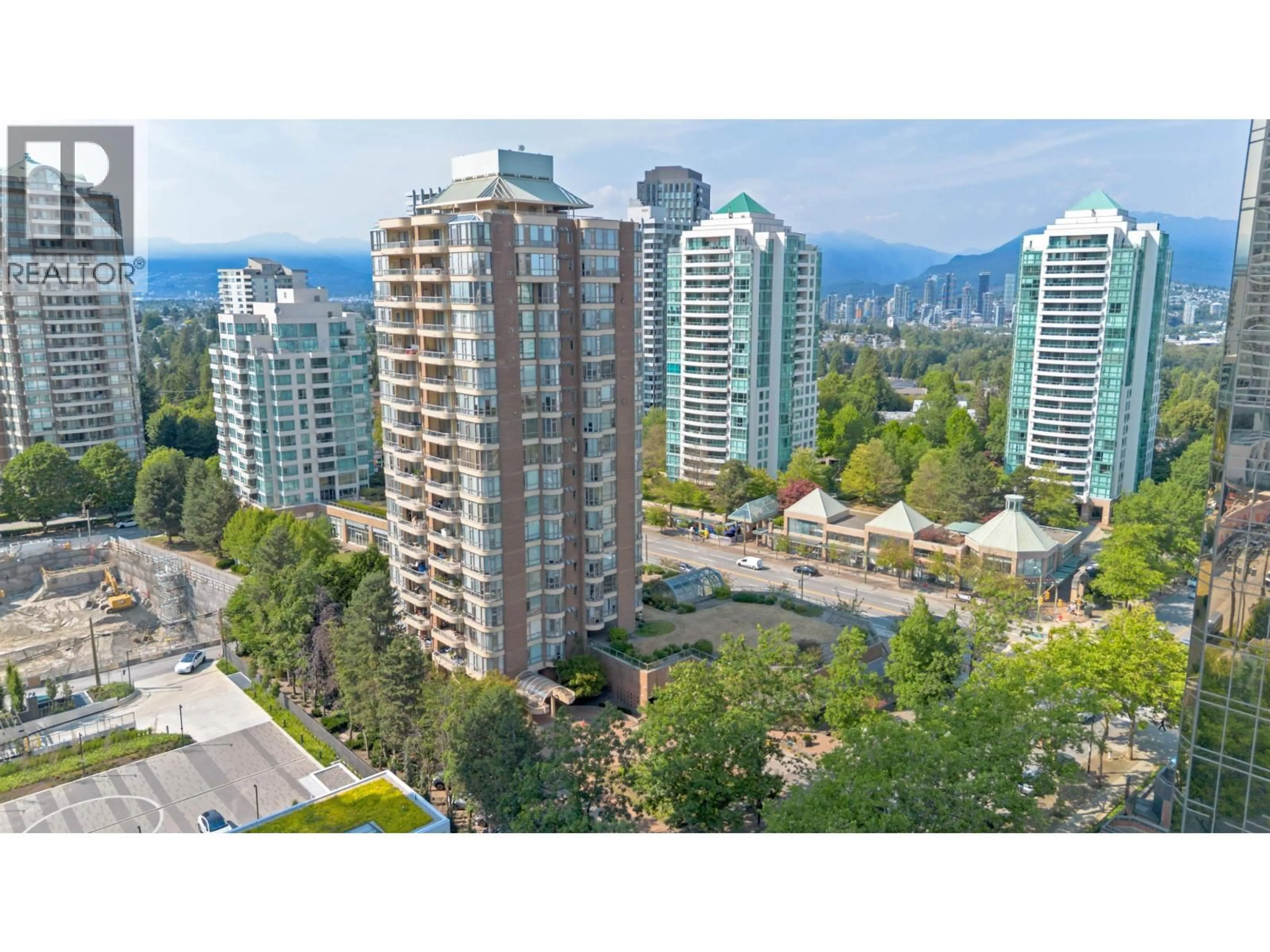 A pic from outside/outdoor area/front of a property/back of a property/a pic from drone, city buildings view from balcony for 700 - 5967 WILSON AVENUE, Burnaby British Columbia V5H4N9