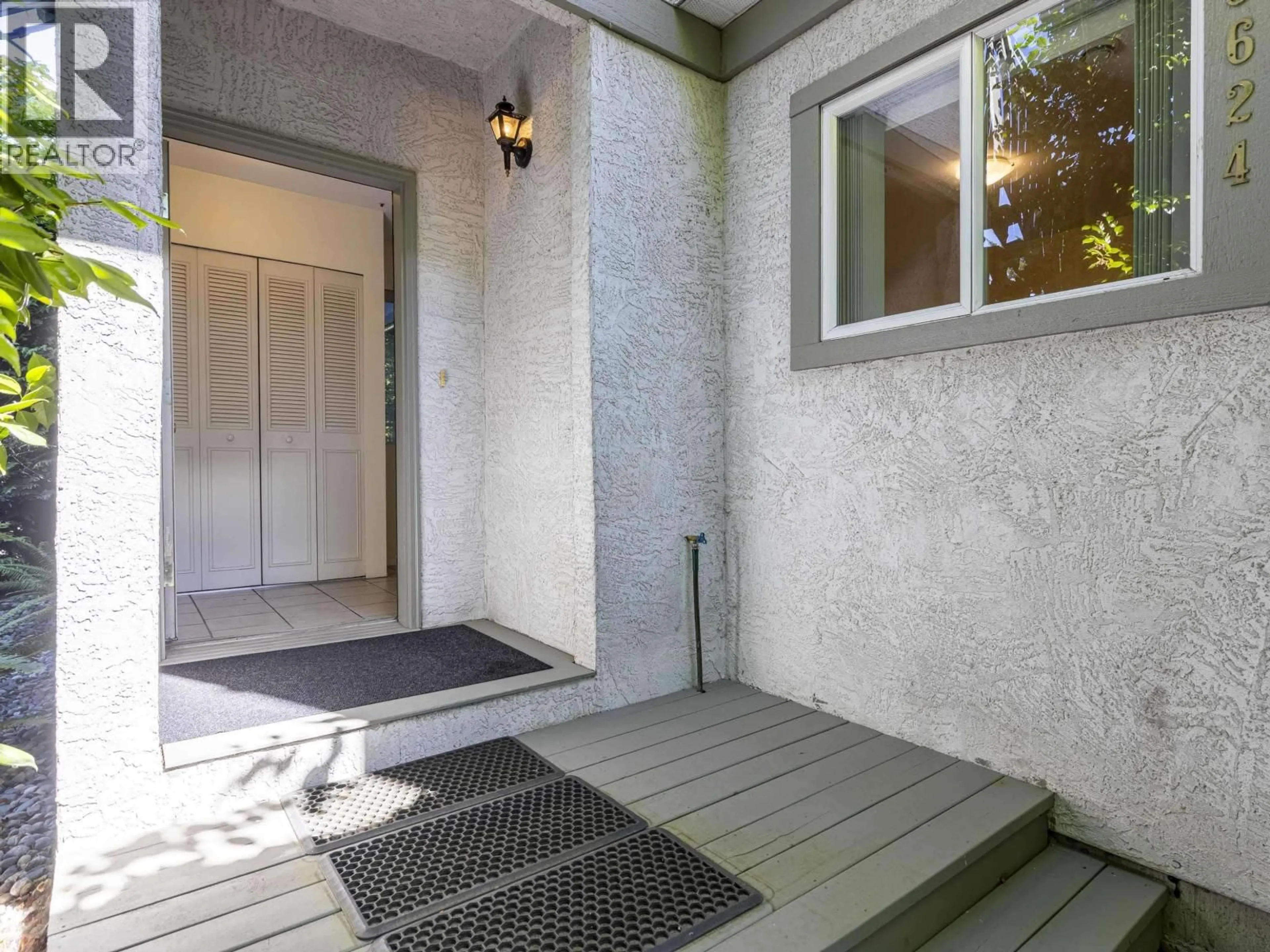 Indoor entryway for 3622 8TH AVENUE, Vancouver British Columbia V6R1Z1