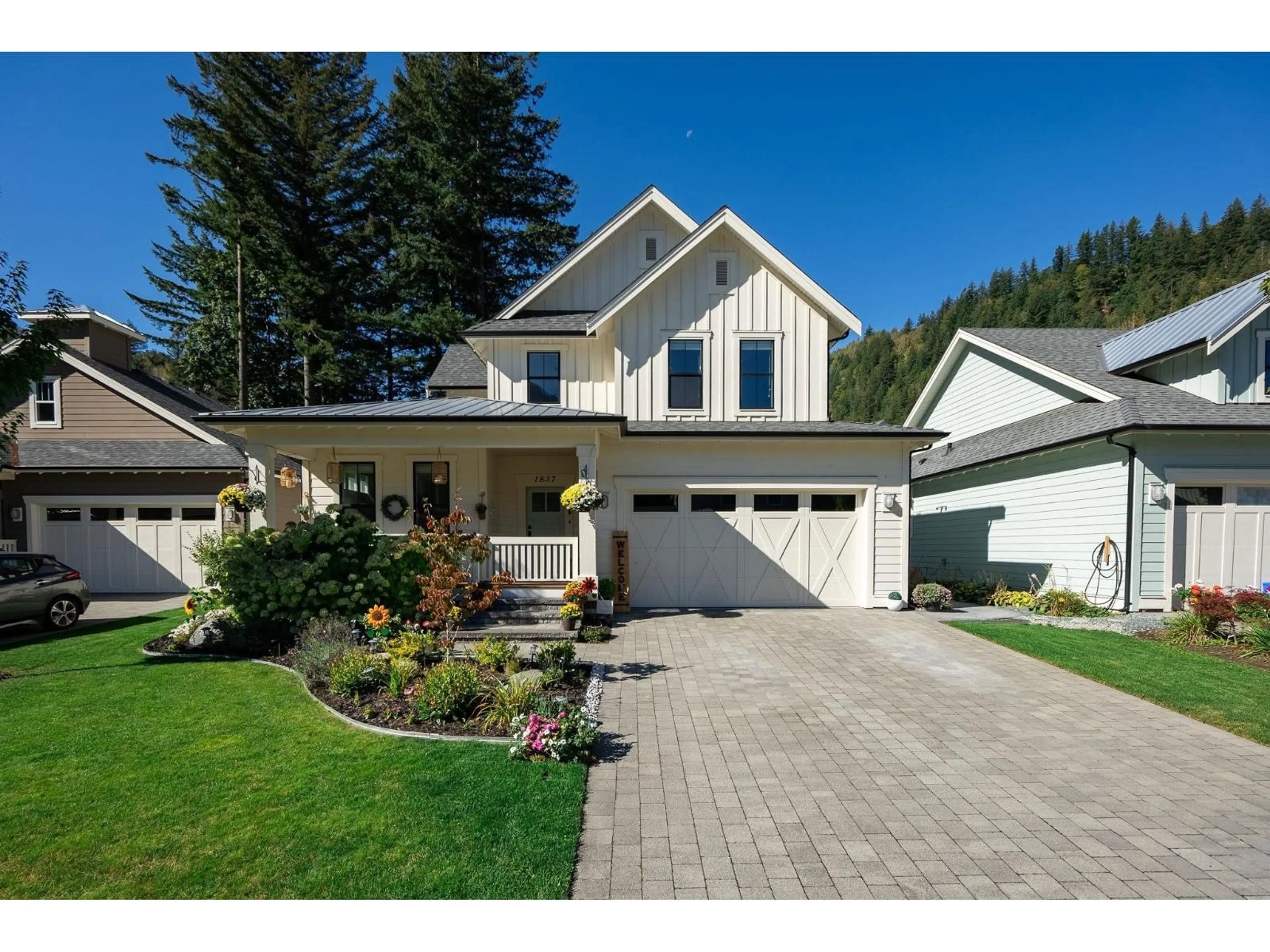 Home with vinyl exterior material, street for 1837 FROSST CREEK CROSSING, Cultus Lake British Columbia V2R4X2