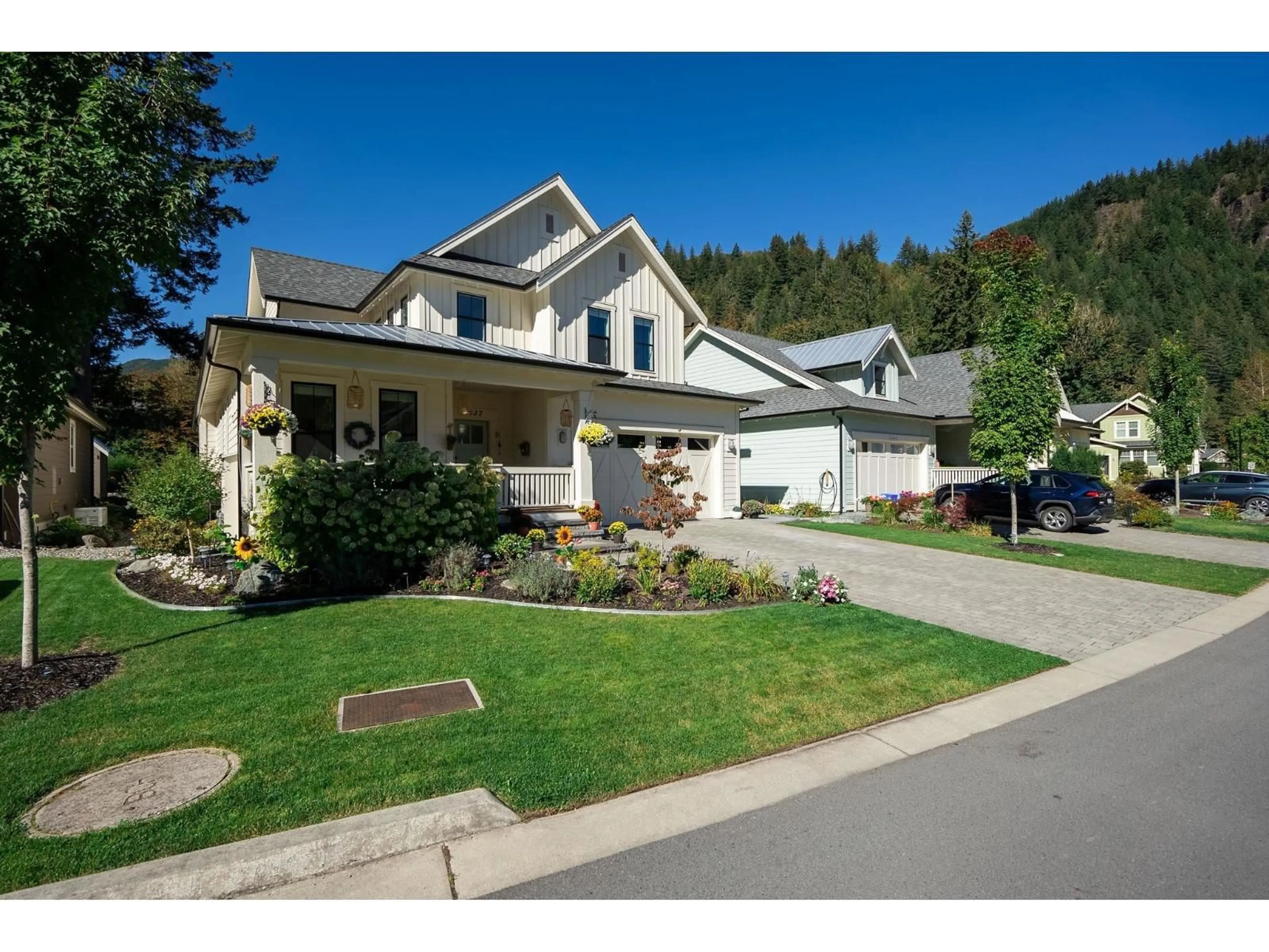 Home with vinyl exterior material, street for 1837 FROSST CREEK CROSSING, Cultus Lake British Columbia V2R4X2