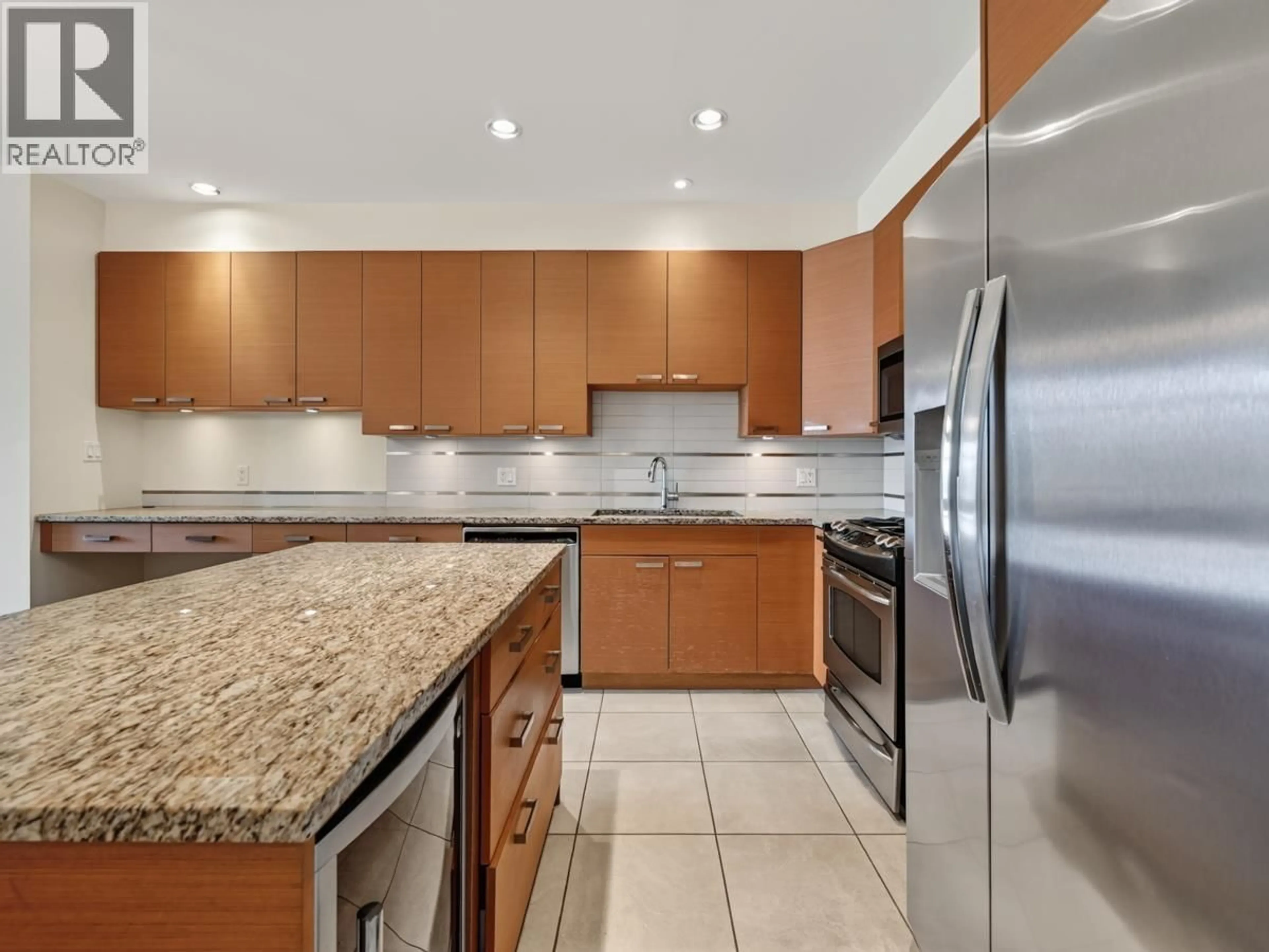 Unknown for 305 - 4365 HASTINGS STREET, Burnaby British Columbia V5C0B7