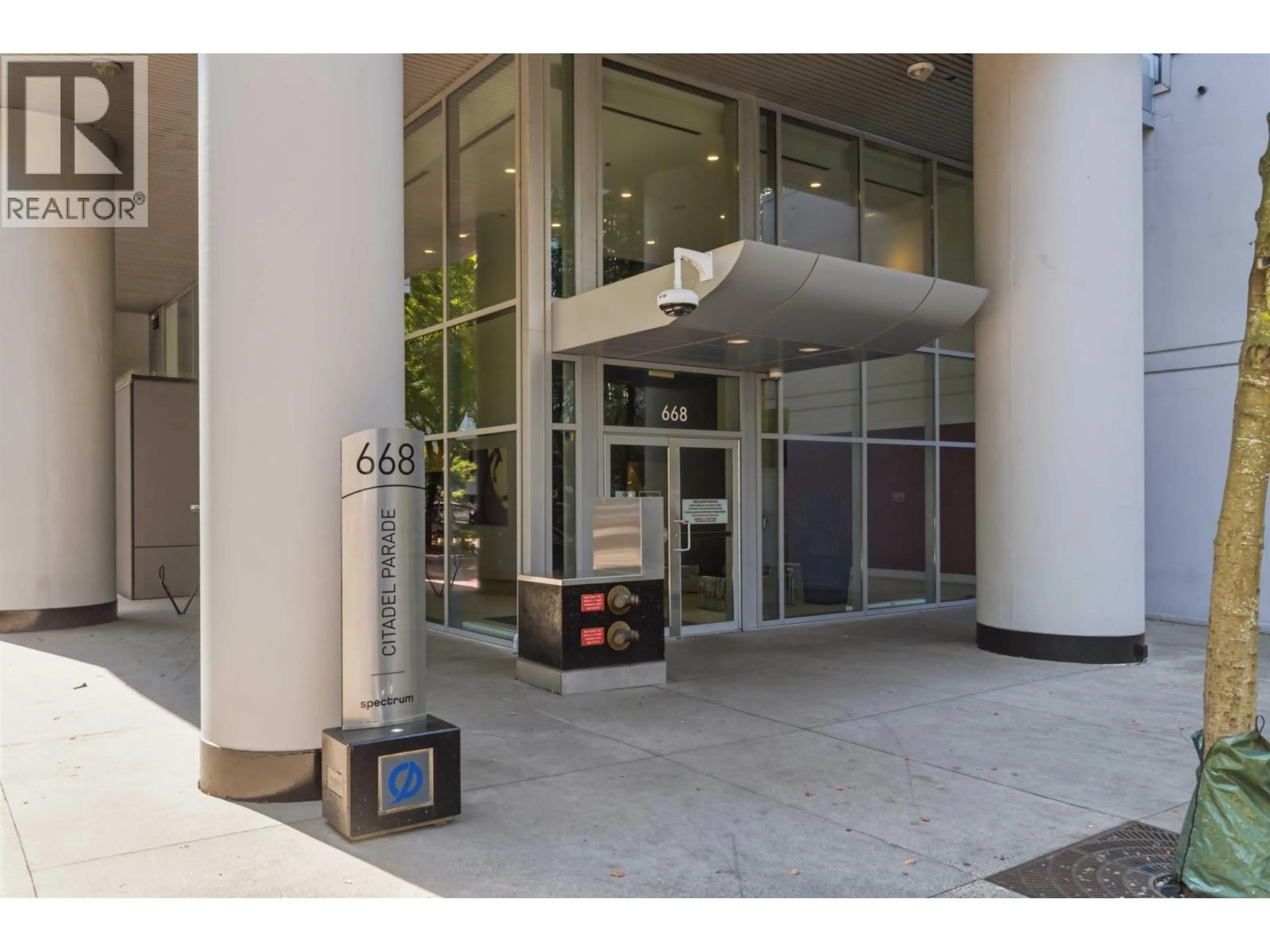 Indoor foyer for 809 - 668 CITADEL PARADE, Vancouver British Columbia V6B1W6
