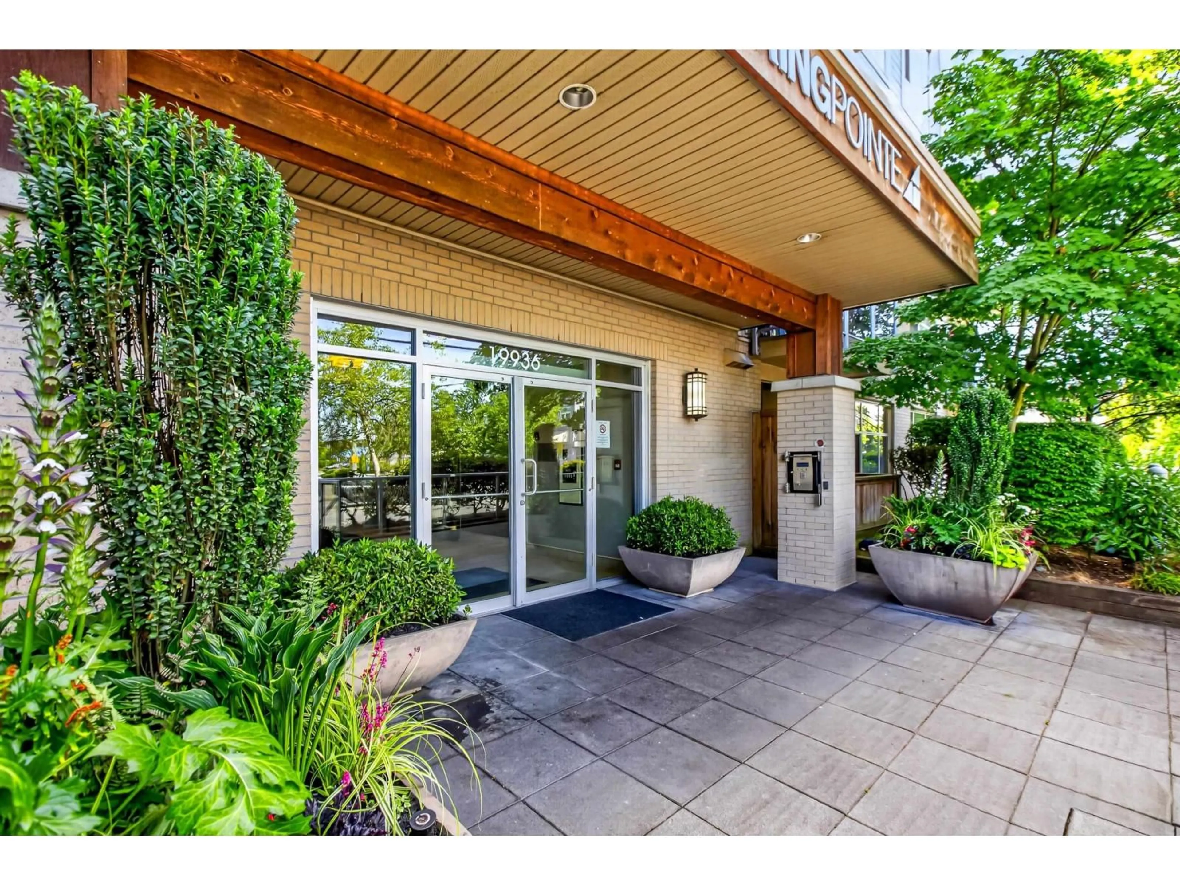 Indoor entryway for 110 - 19936 56 AVENUE, Langley British Columbia V3A0E1