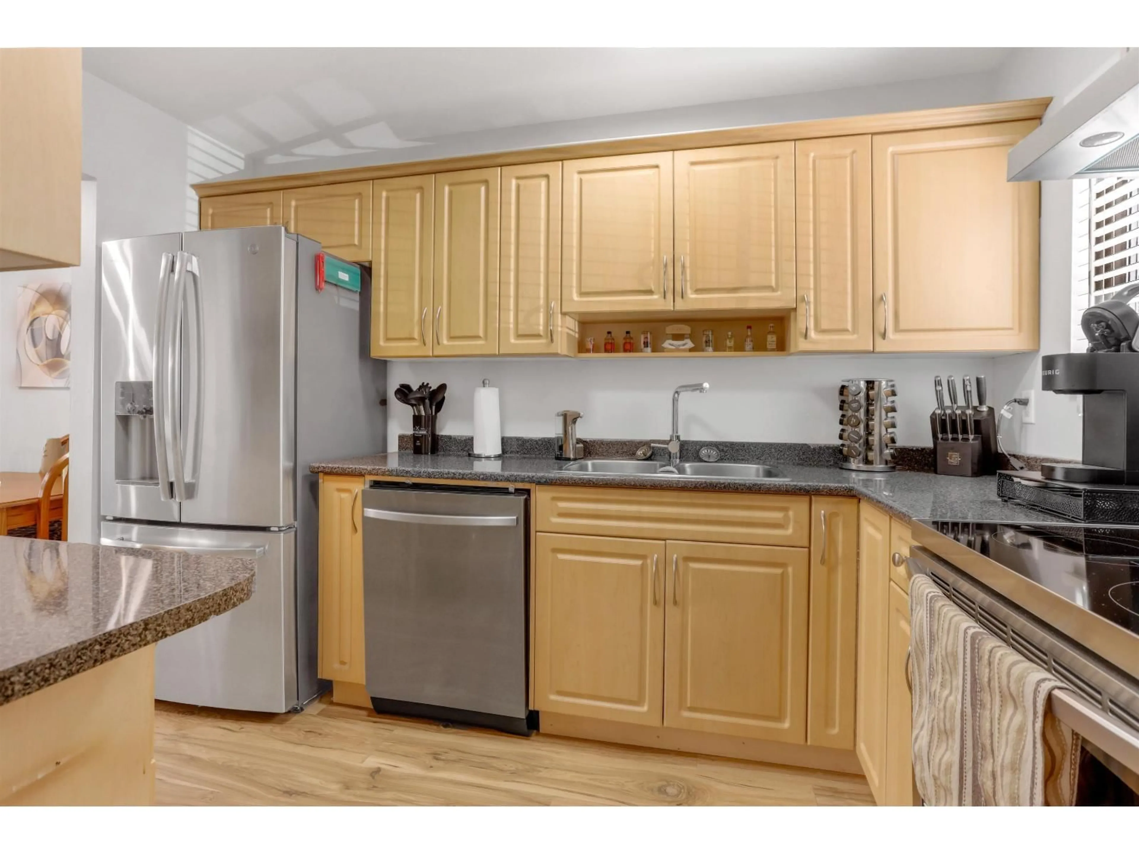 Standard kitchen, wood/laminate floor for 160 - 13750 67 AVENUE, Surrey British Columbia V3W6X6