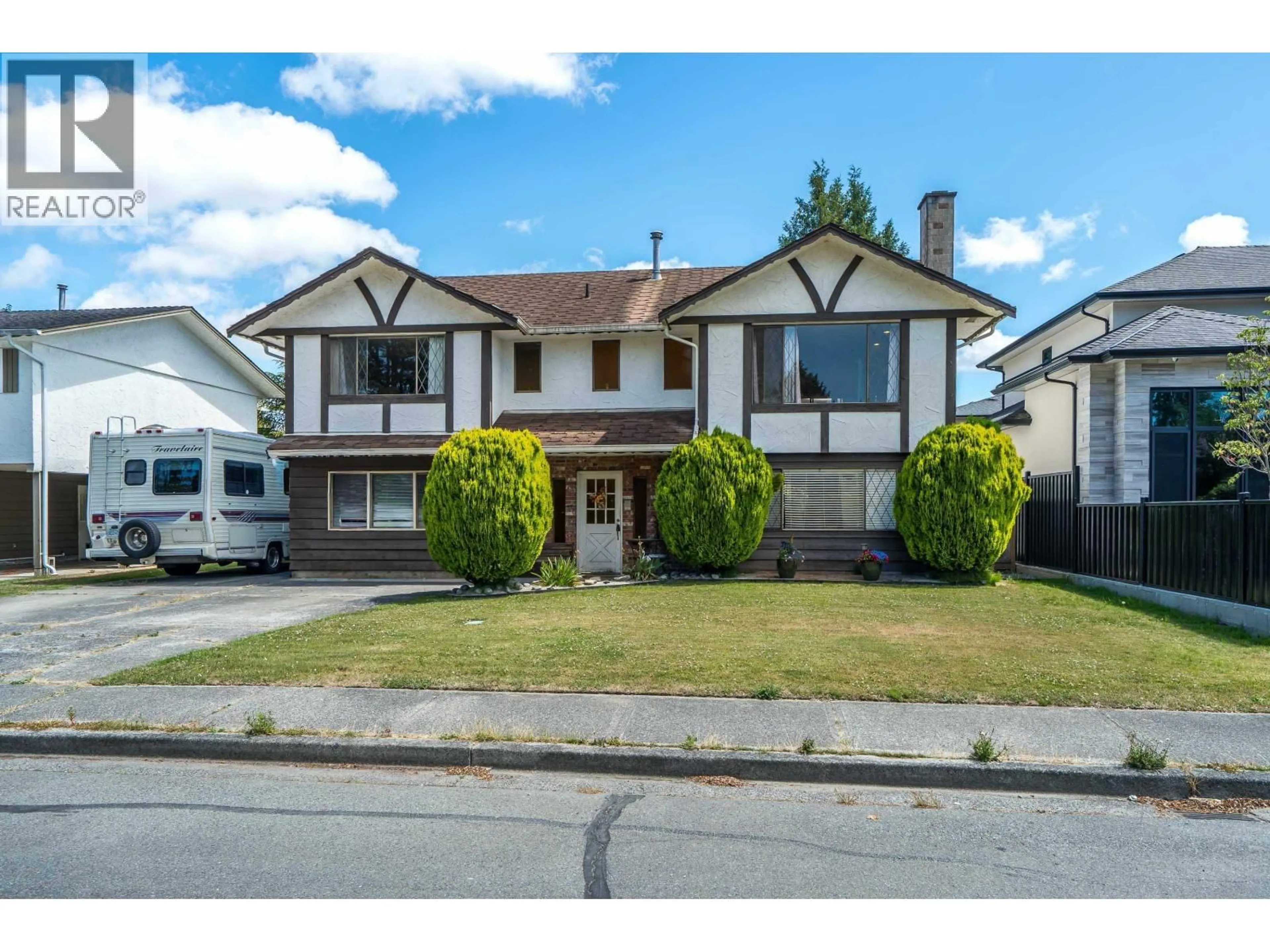 Home with vinyl exterior material, street for 3351 BOWEN DRIVE, Richmond British Columbia V7C4C6