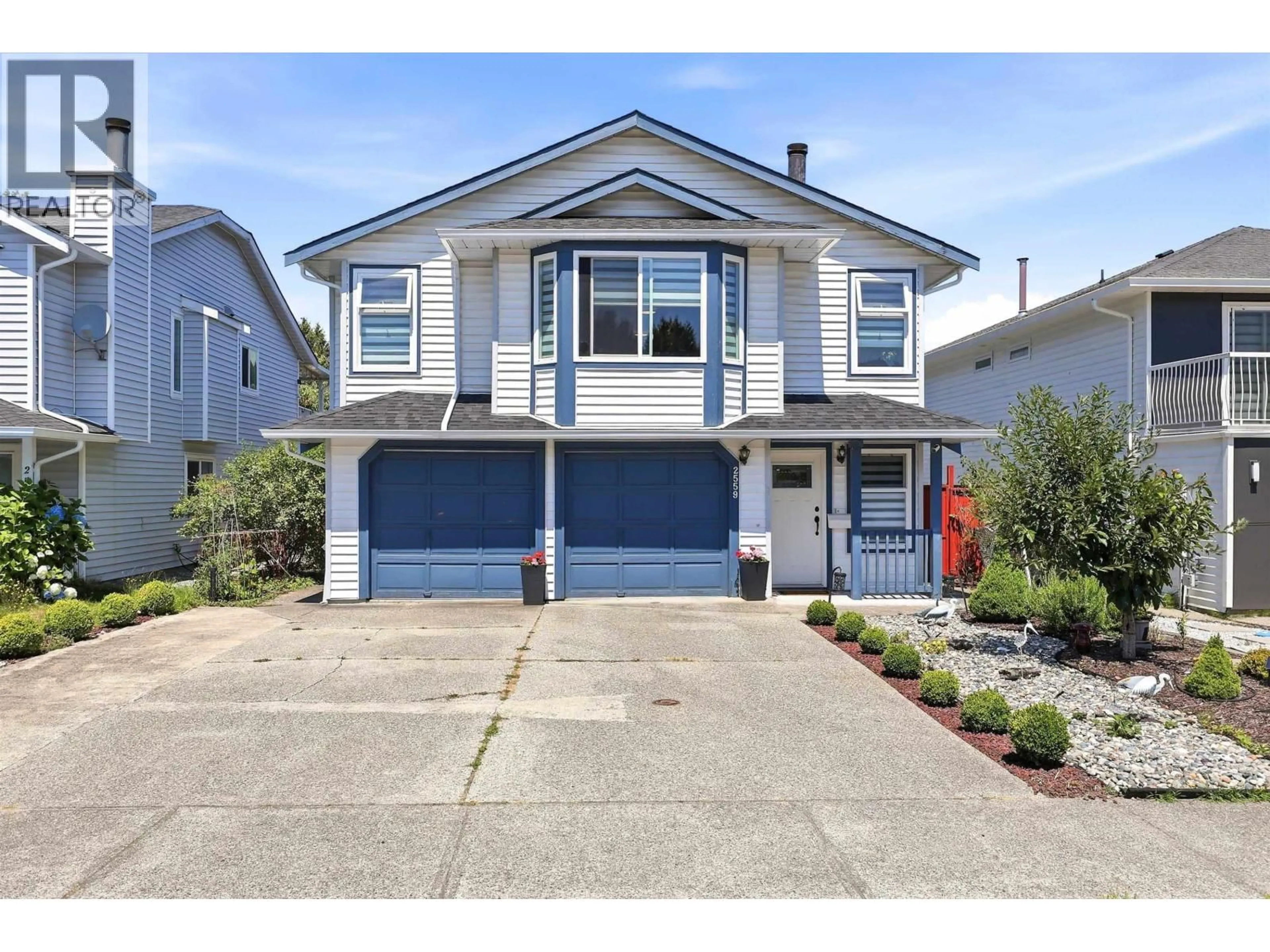 Home with vinyl exterior material, street for 2559 RAVEN COURT, Coquitlam British Columbia V3E2J2