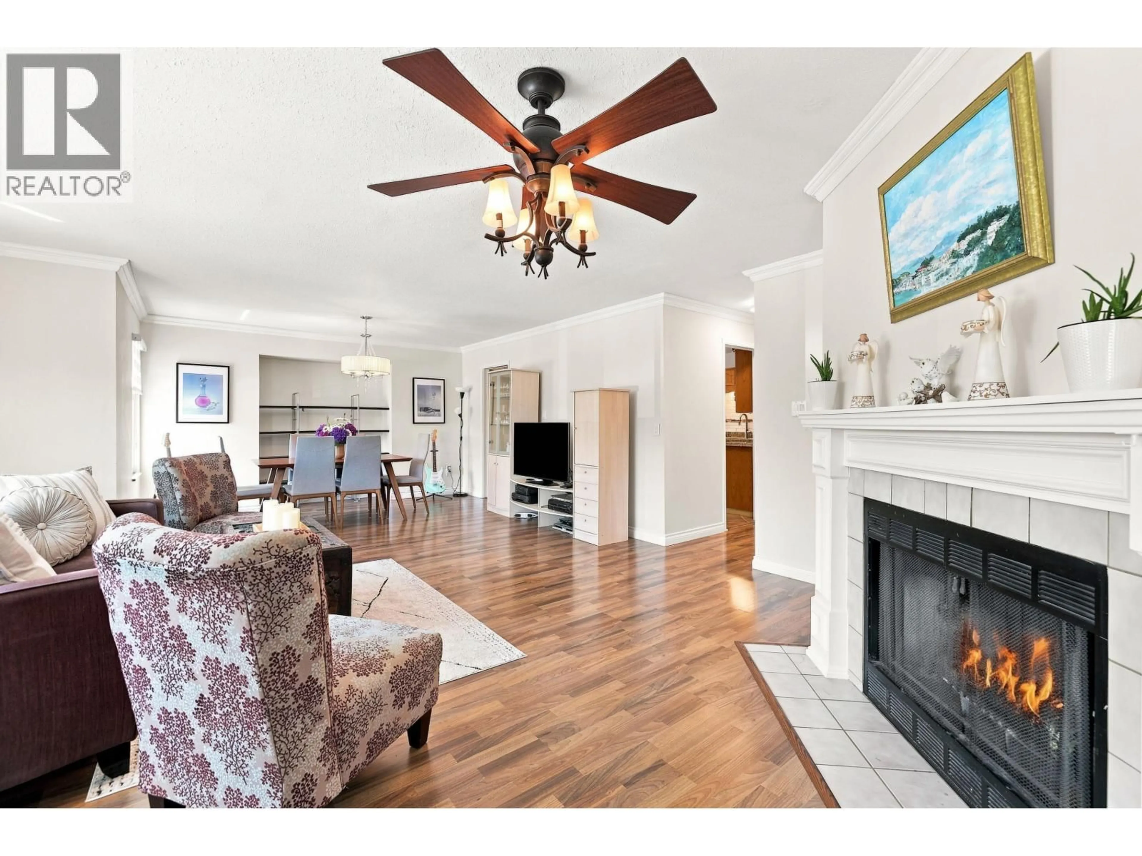 Living room with furniture, wood/laminate floor for 2559 RAVEN COURT, Coquitlam British Columbia V3E2J2