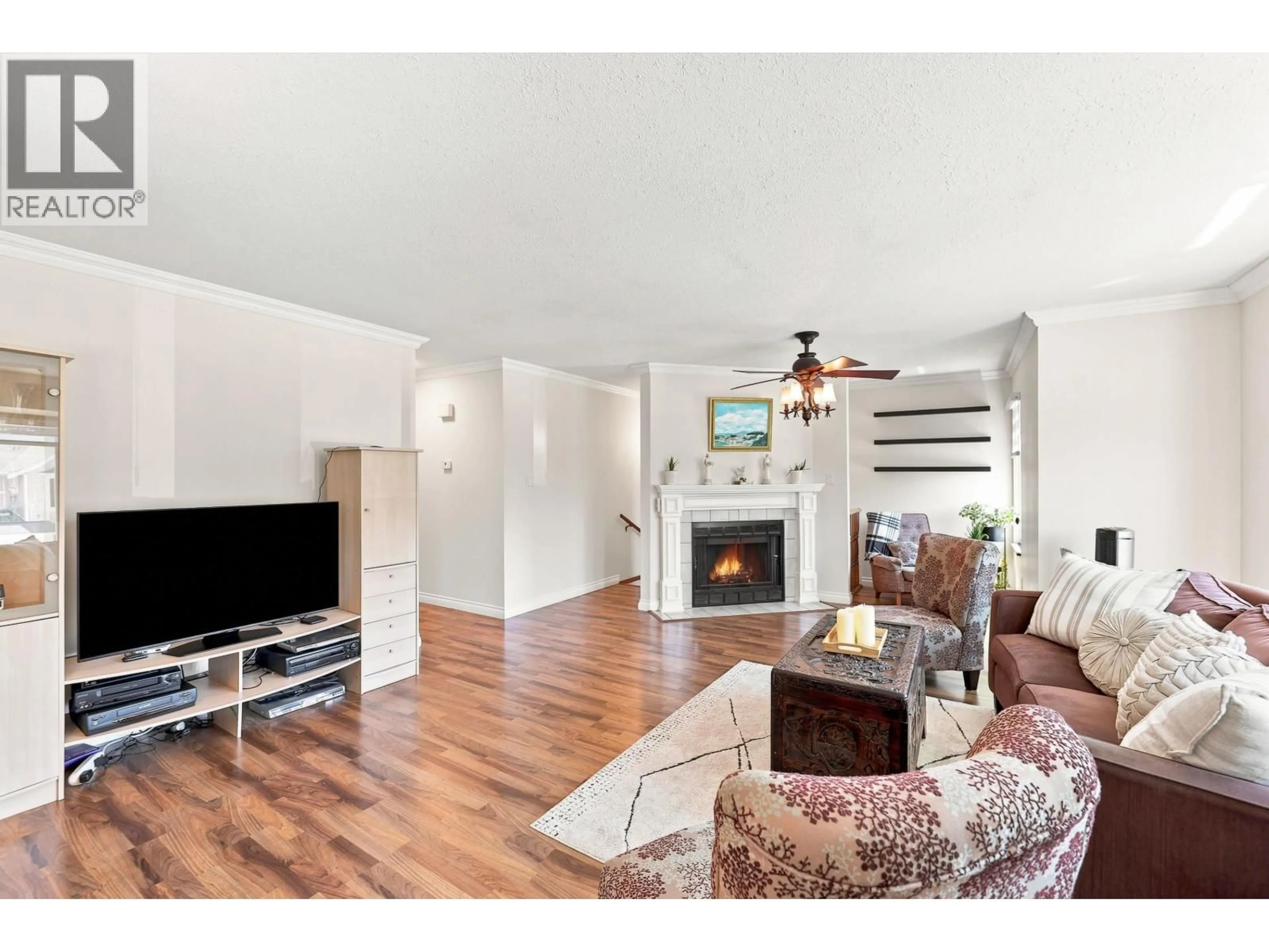 Living room with furniture, wood/laminate floor for 2559 RAVEN COURT, Coquitlam British Columbia V3E2J2