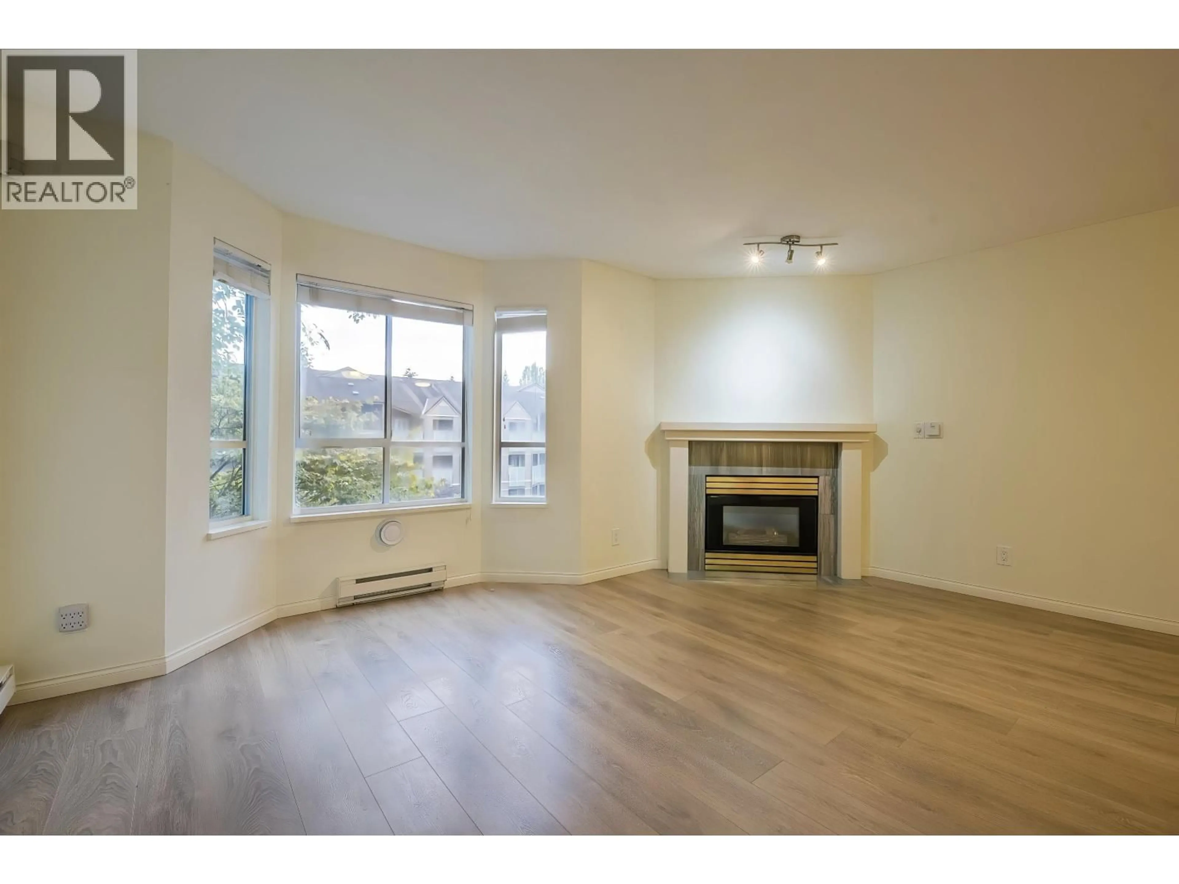 A pic of a room for 203 - 515 WHITING WAY, Coquitlam British Columbia V3J7W9