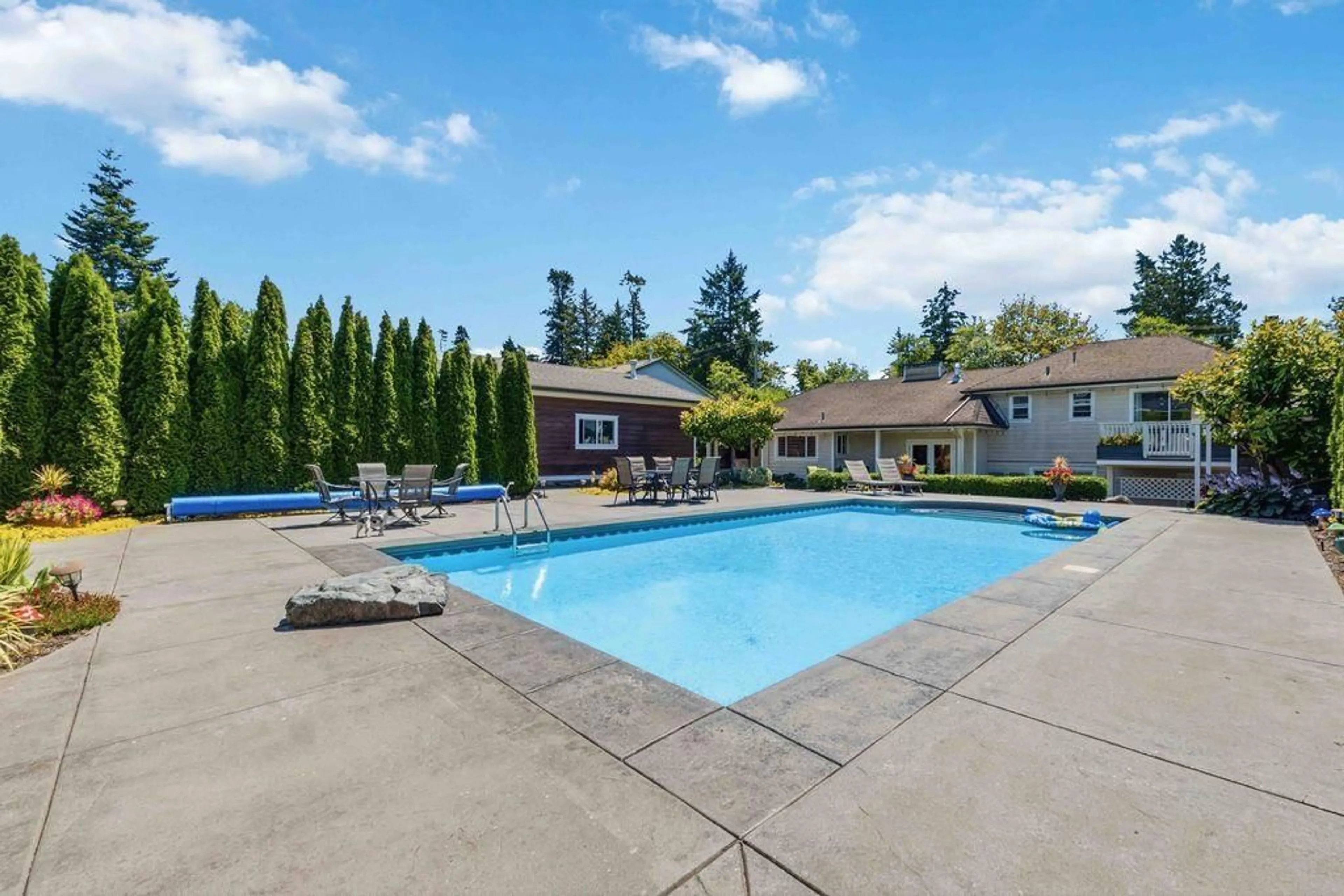 Pool for 16127 8 AVENUE, Surrey British Columbia V4A8W5