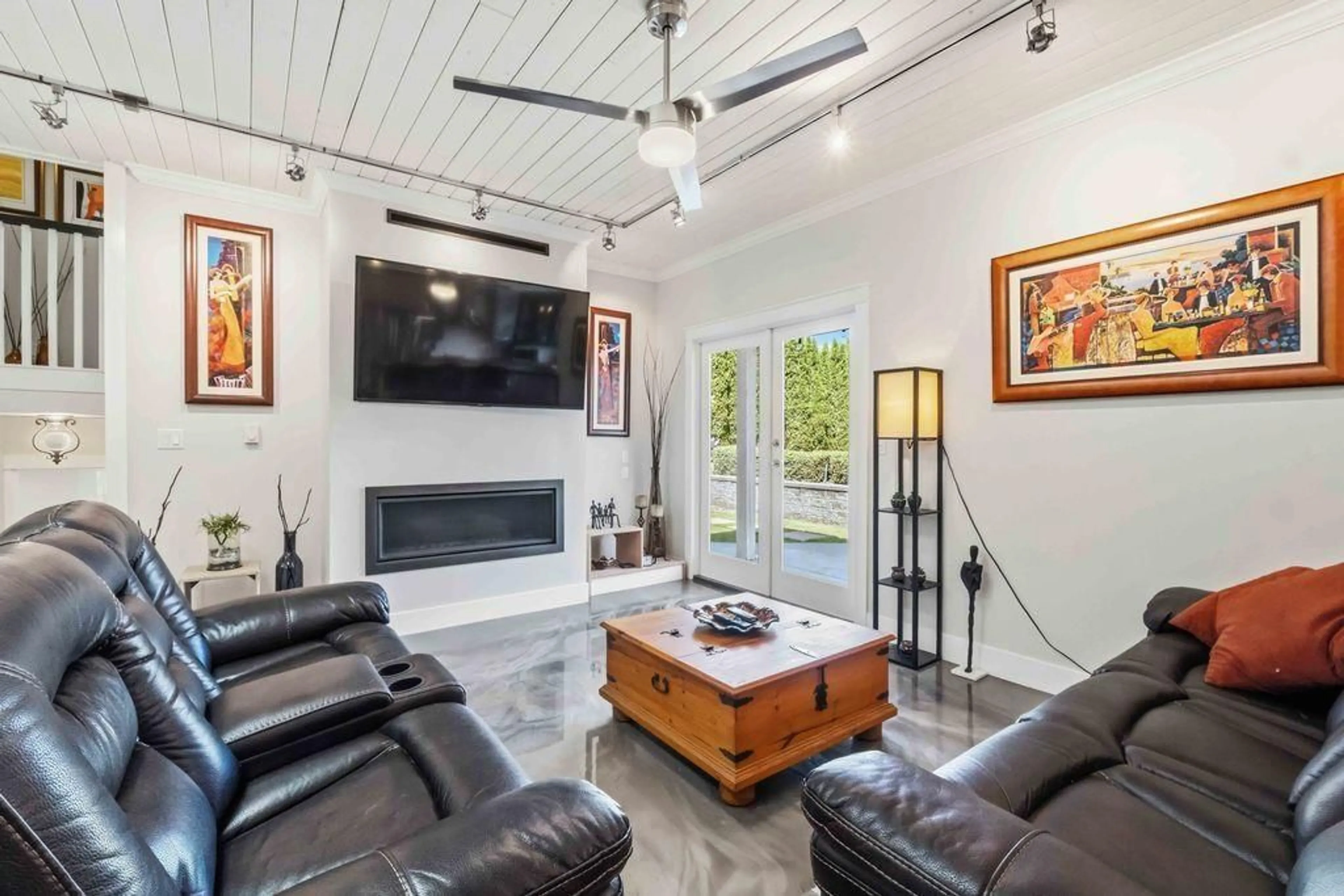 Living room with furniture, unknown for 16127 8 AVENUE, Surrey British Columbia V4A8W5