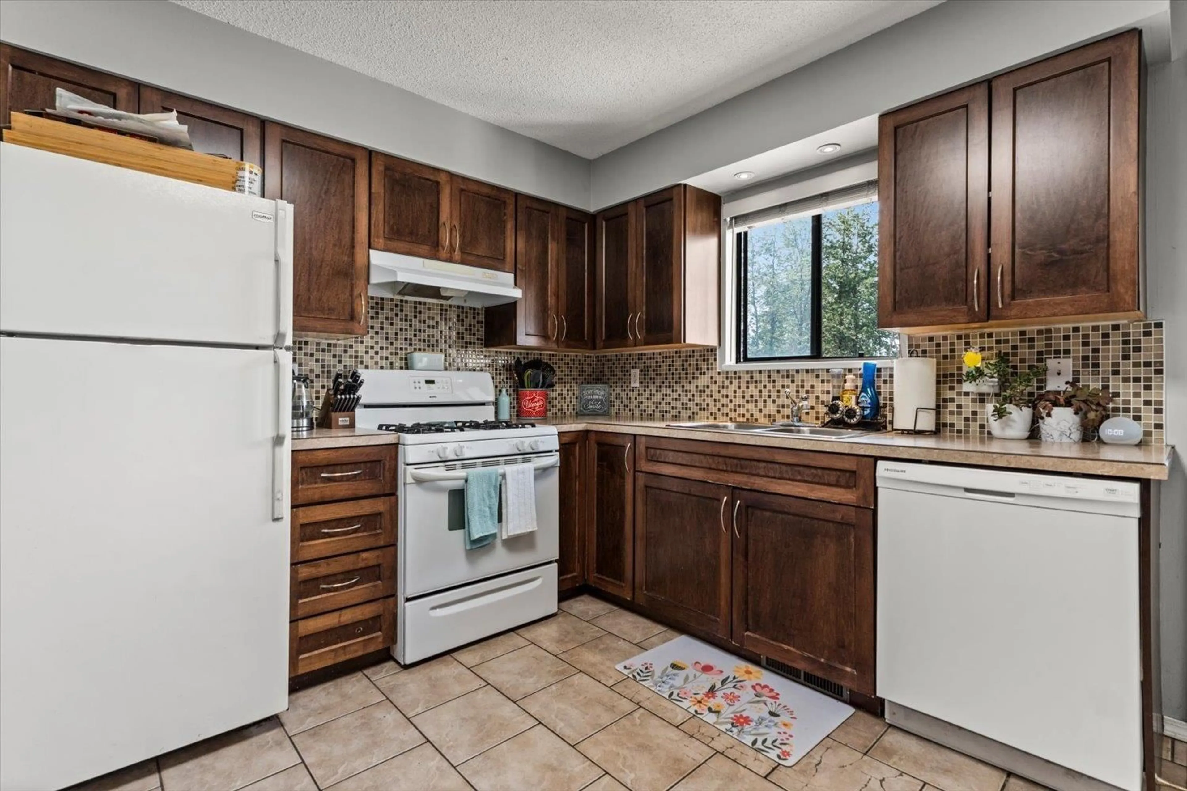 Standard kitchen, ceramic/tile floor for 9123 ARMITAGE STREET, Chilliwack British Columbia V2P6R6