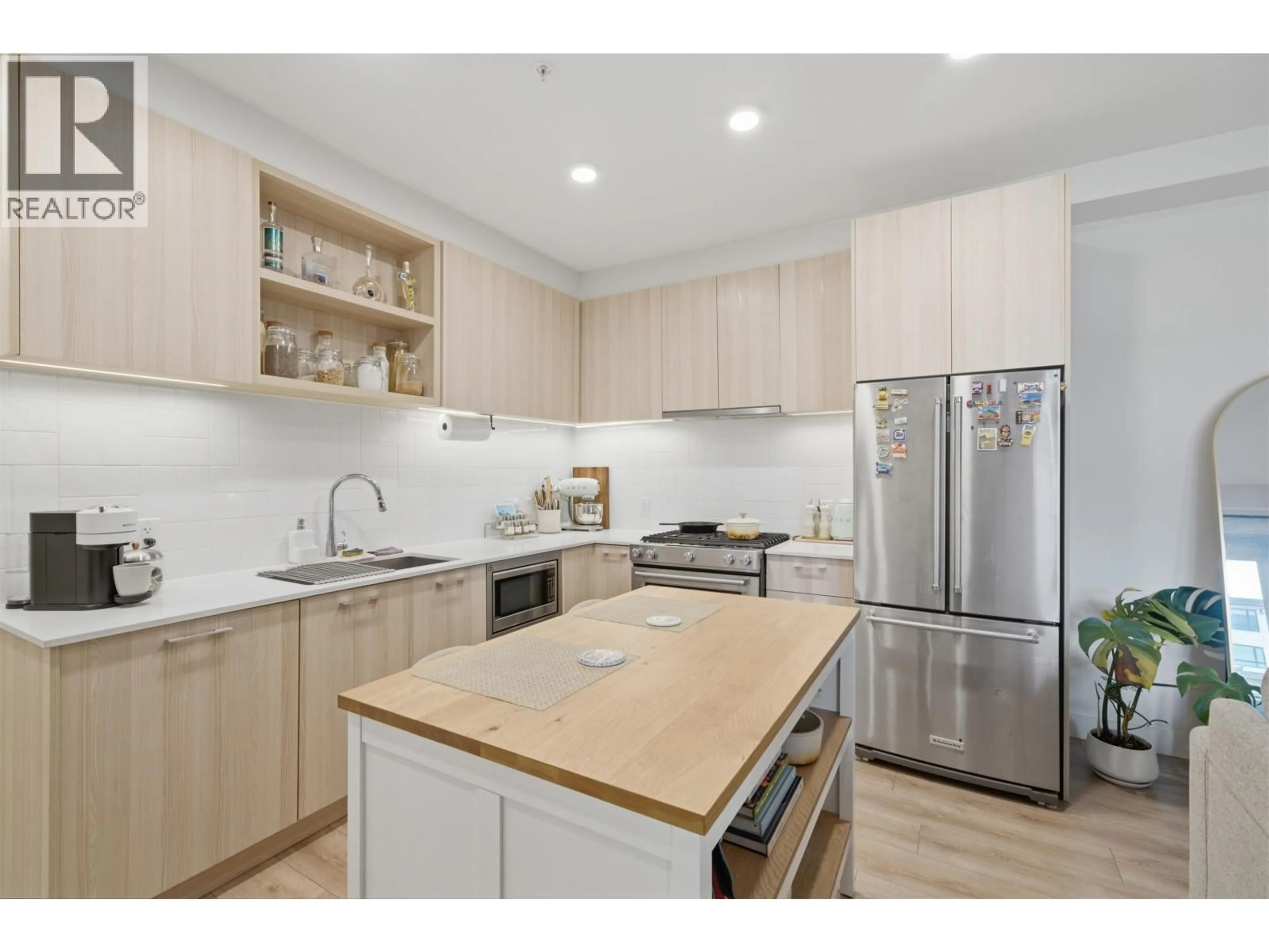 Standard kitchen, wood/laminate floor for 324 - 735 ANSKAR COURT, Coquitlam British Columbia V3J0L7