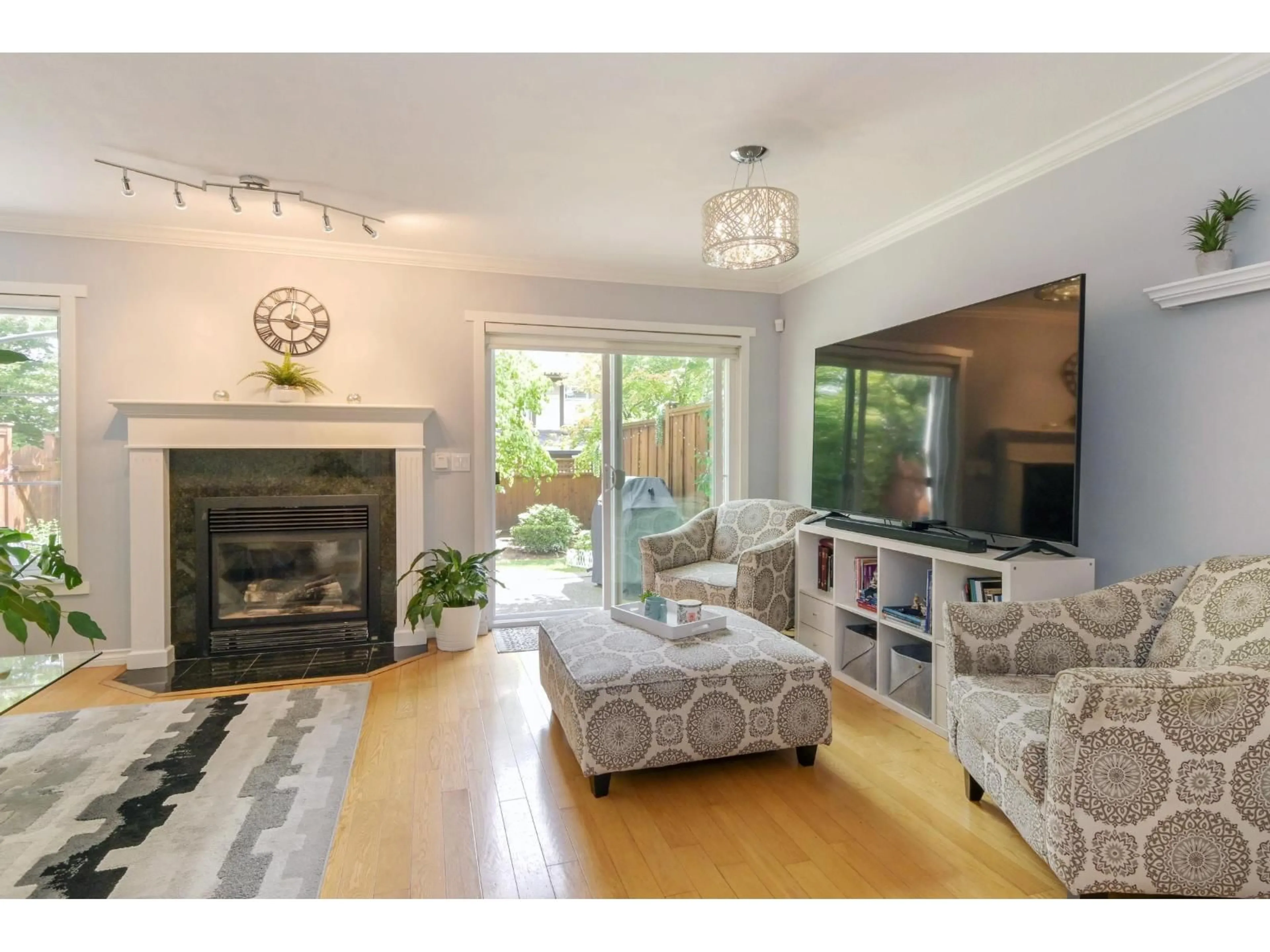 Living room with furniture, wood/laminate floor for 41 - 16016 82 AVENUE, Surrey British Columbia V4N0N7