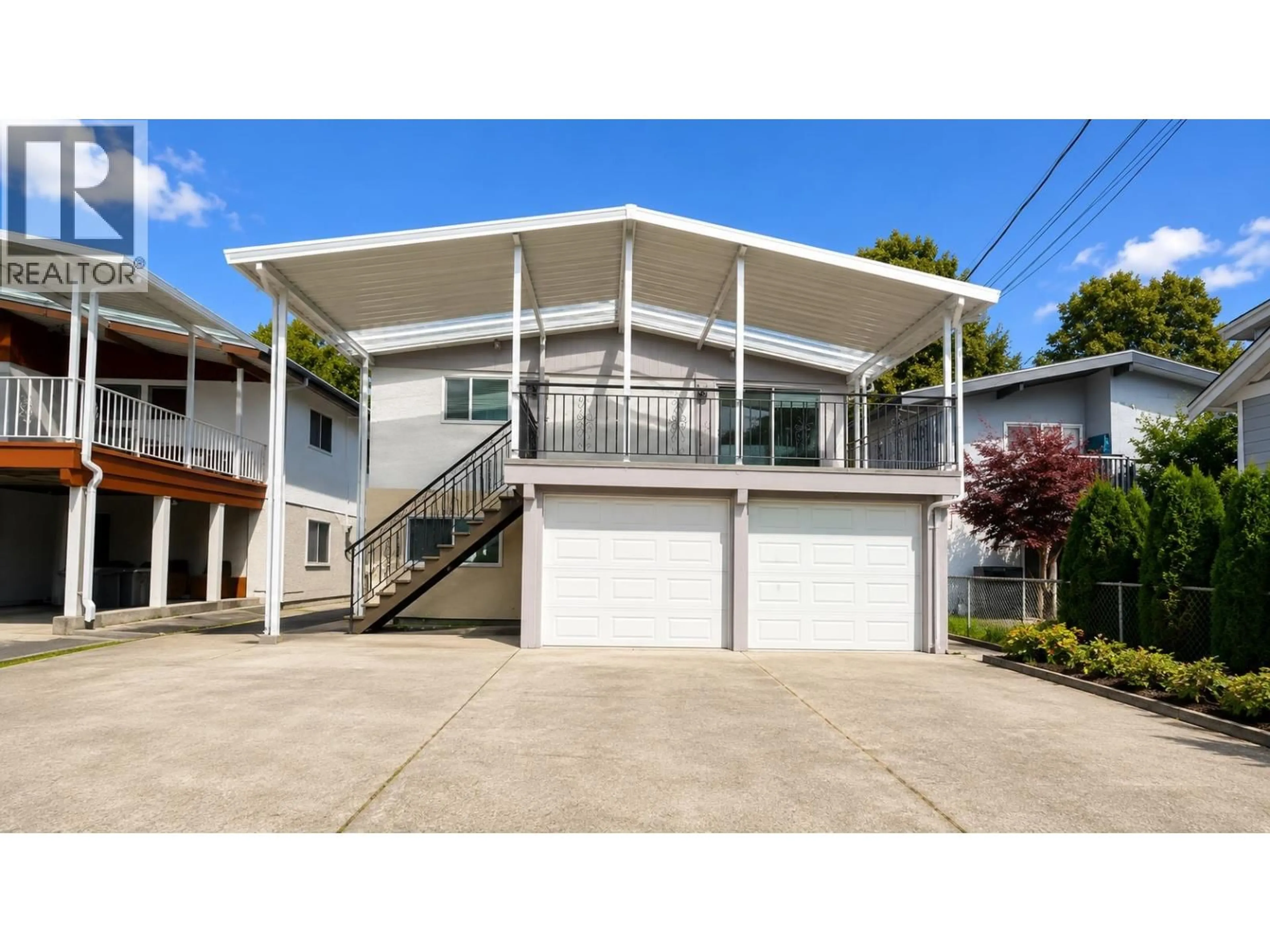 Home with vinyl exterior material, street for 6833 QUEBEC STREET, Vancouver British Columbia V5X3G3