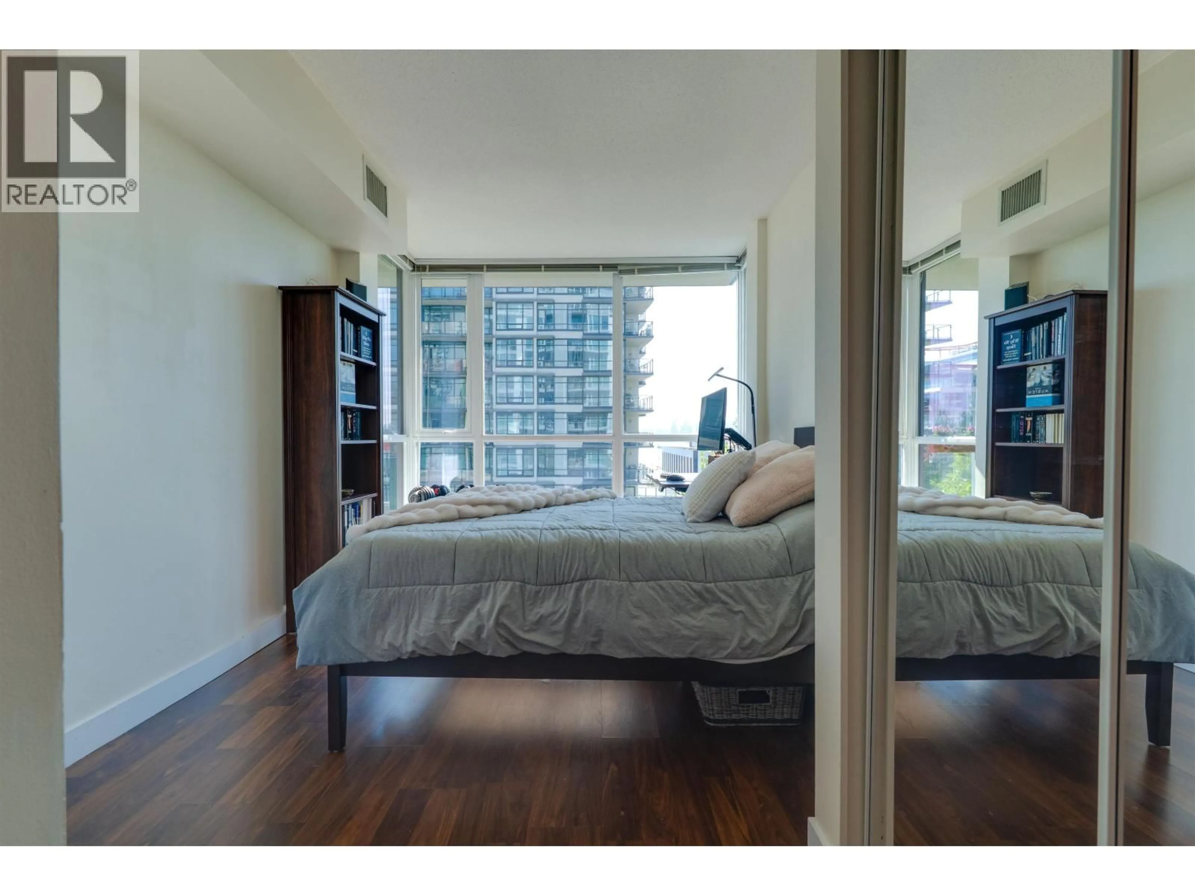 Bedroom with bed, wood/laminate floor for 508 - 168 EAST, North Vancouver British Columbia V7L4X8