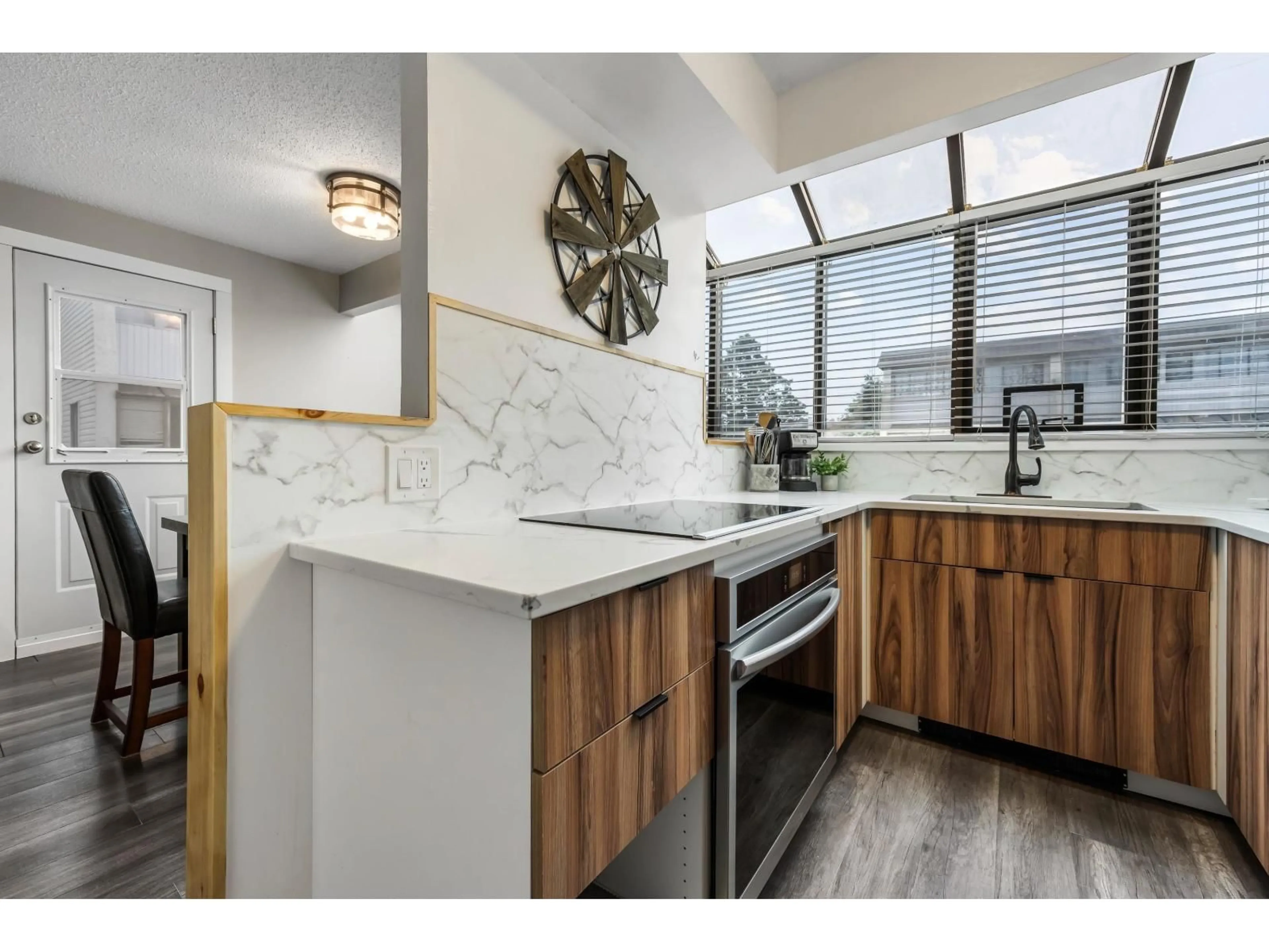 Open concept kitchen, ceramic/tile floor for 7 - 9446 HAZEL STREET, Chilliwack British Columbia V2P5N1