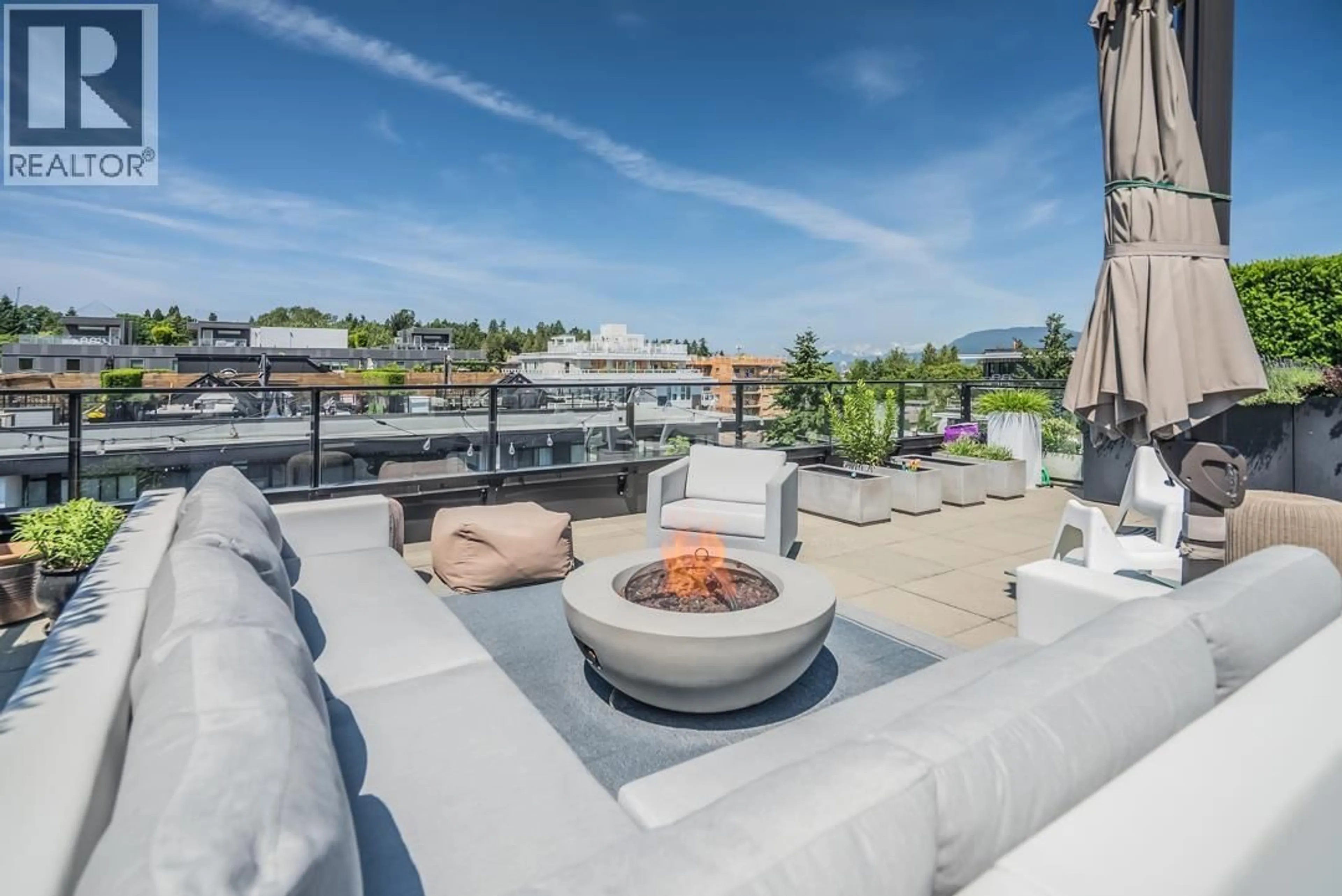 Patio, water/lake/river/ocean view for 5085 MAIN STREET, Vancouver British Columbia V5W2R2