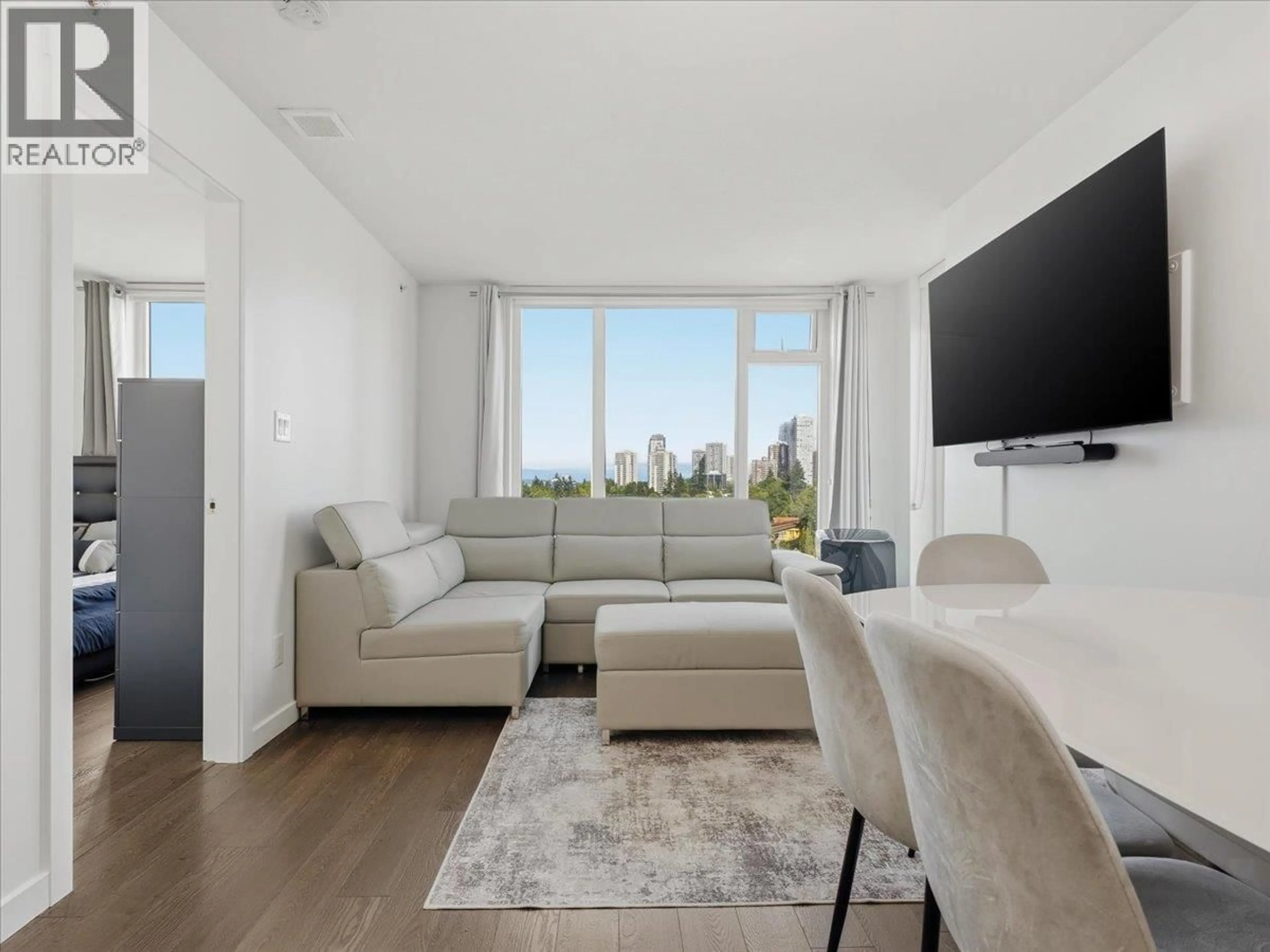 Living room with furniture, unknown for 1707 - 5515 BOUNDARY ROAD, Vancouver British Columbia V5R0E3