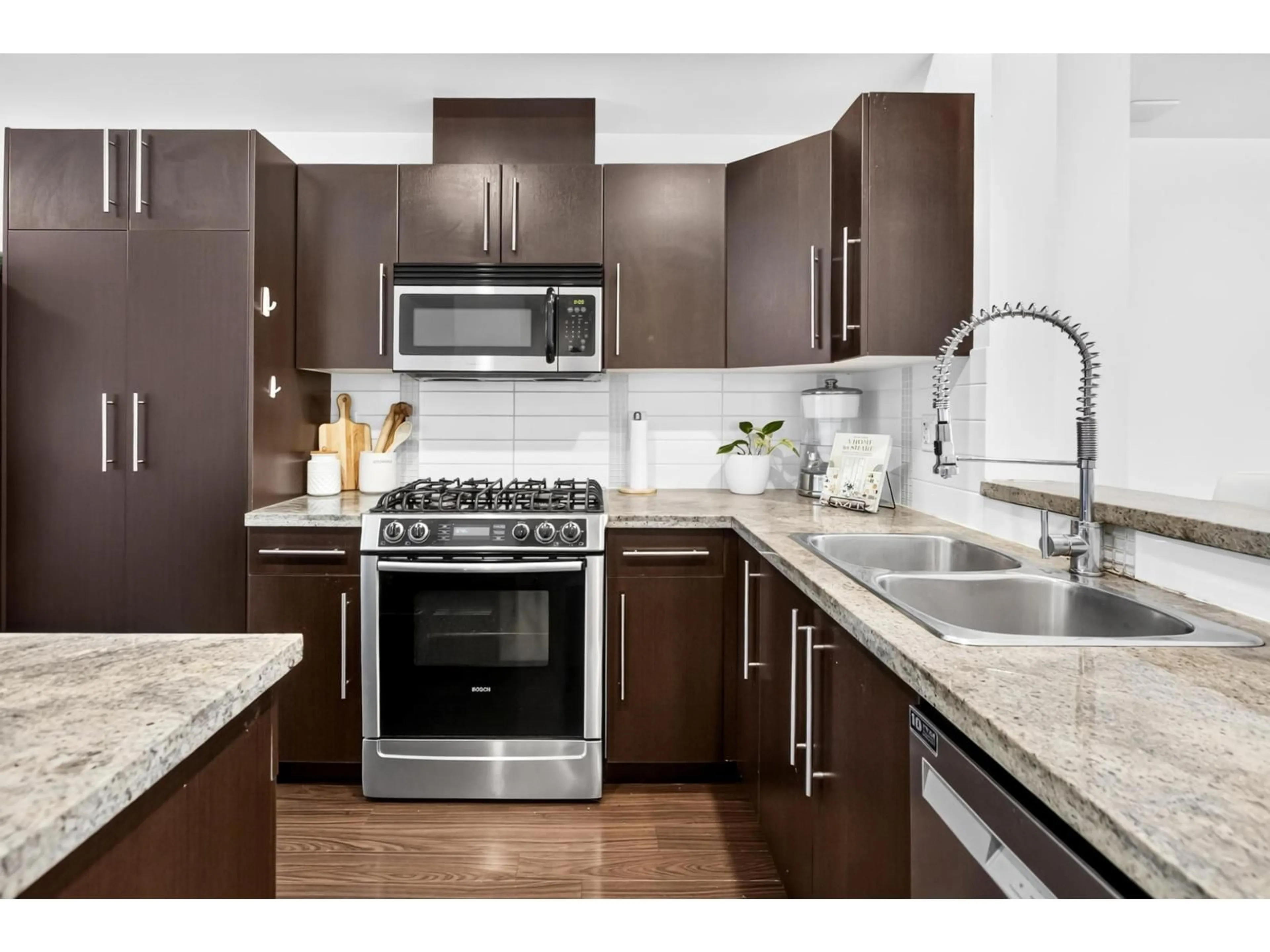 Open concept kitchen, unknown for 59 - 18199 70 AVENUE, Surrey British Columbia V3S2N9