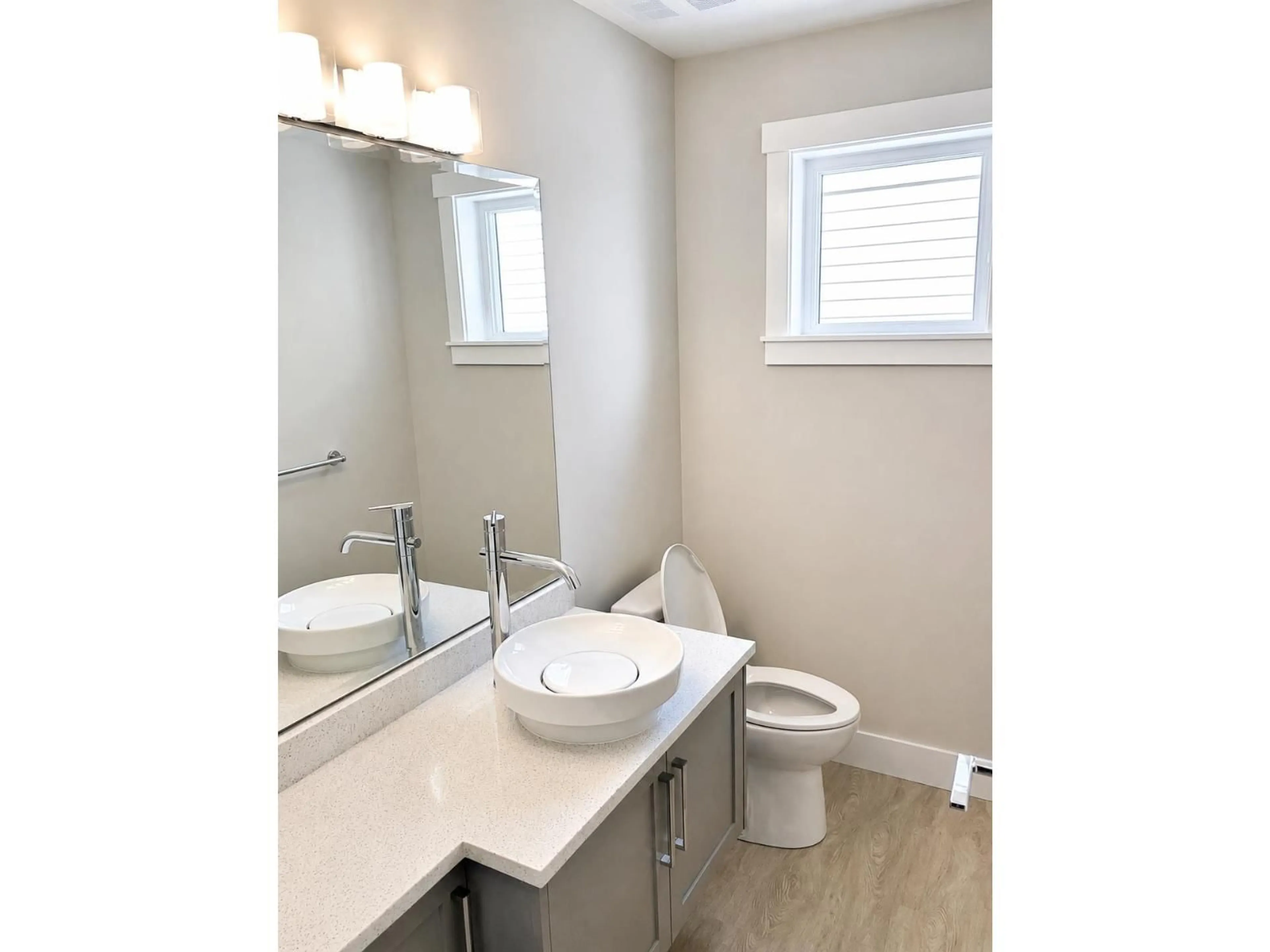 Standard bathroom, ceramic/tile floor for 46 - 20498 82 AVENUE, Langley British Columbia V2Y0V1