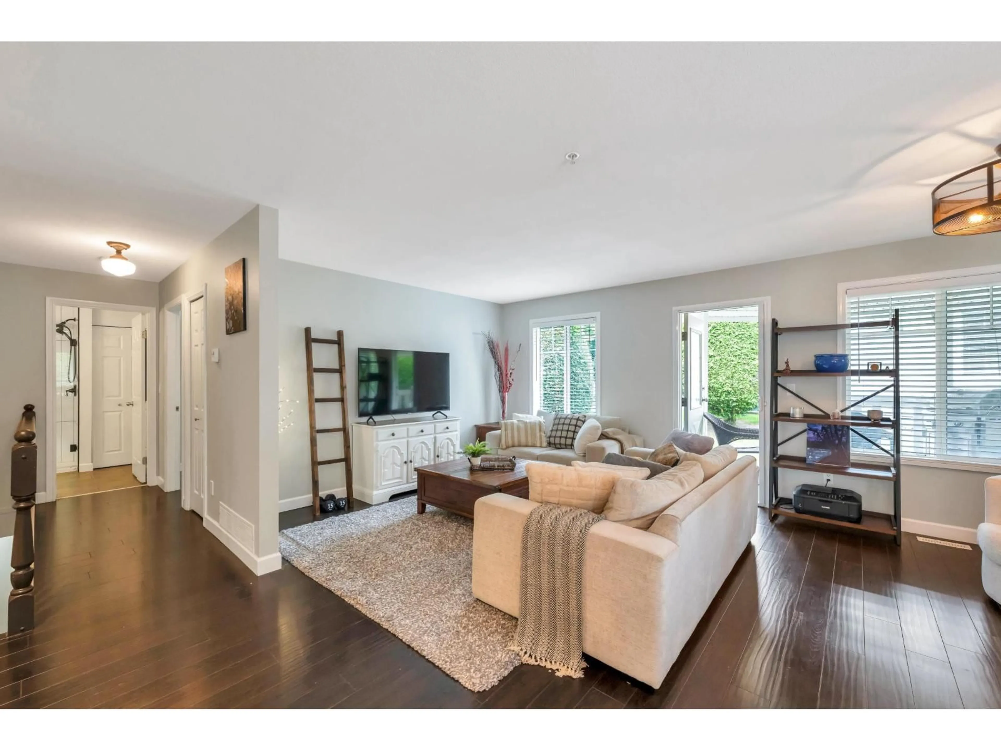 Living room with furniture, unknown for 24 - 20761 TELEGRAPH TRAIL, Langley British Columbia V1M2W3