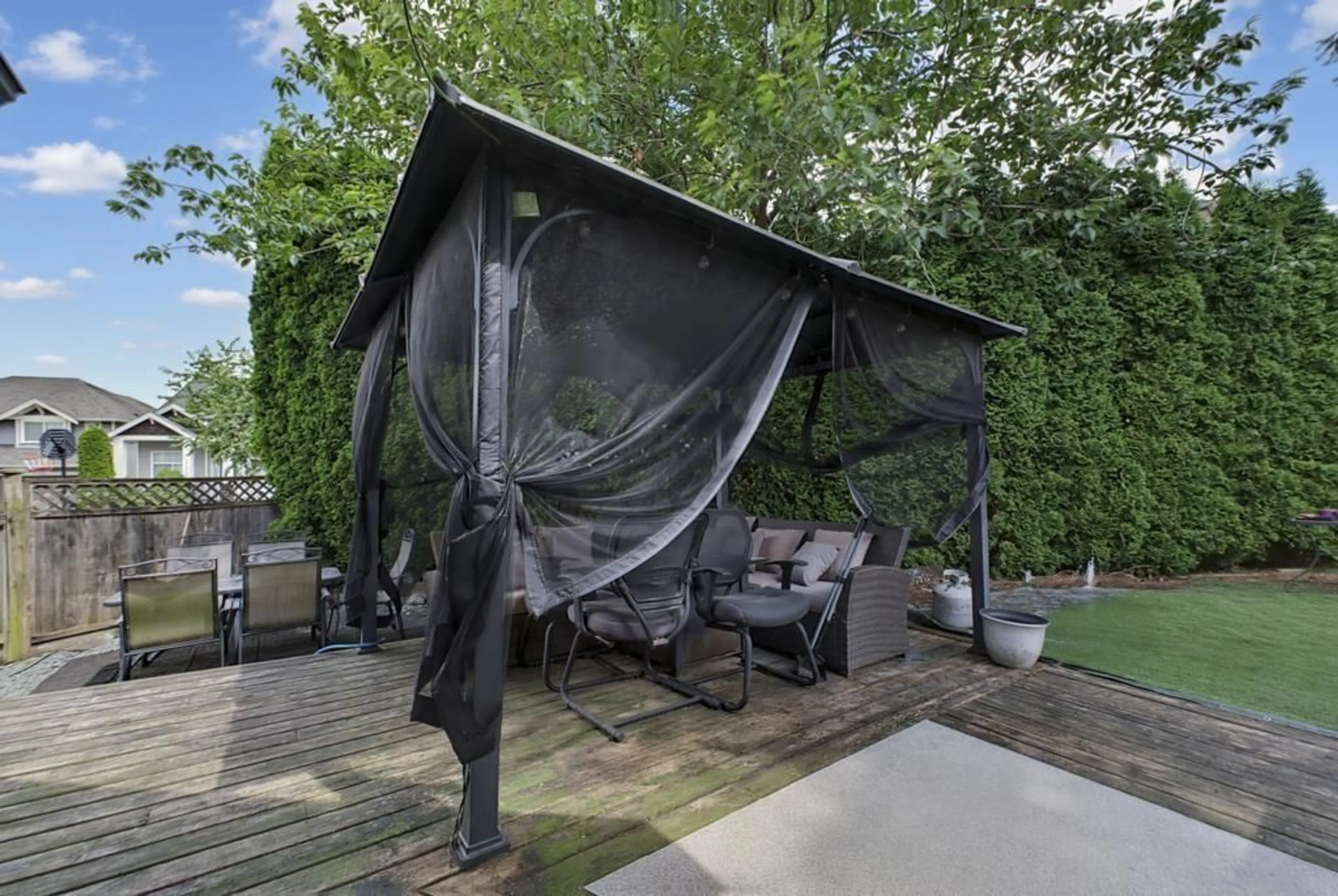 Patio, unknown for 7088 179A STREET, Surrey British Columbia V3S7C7