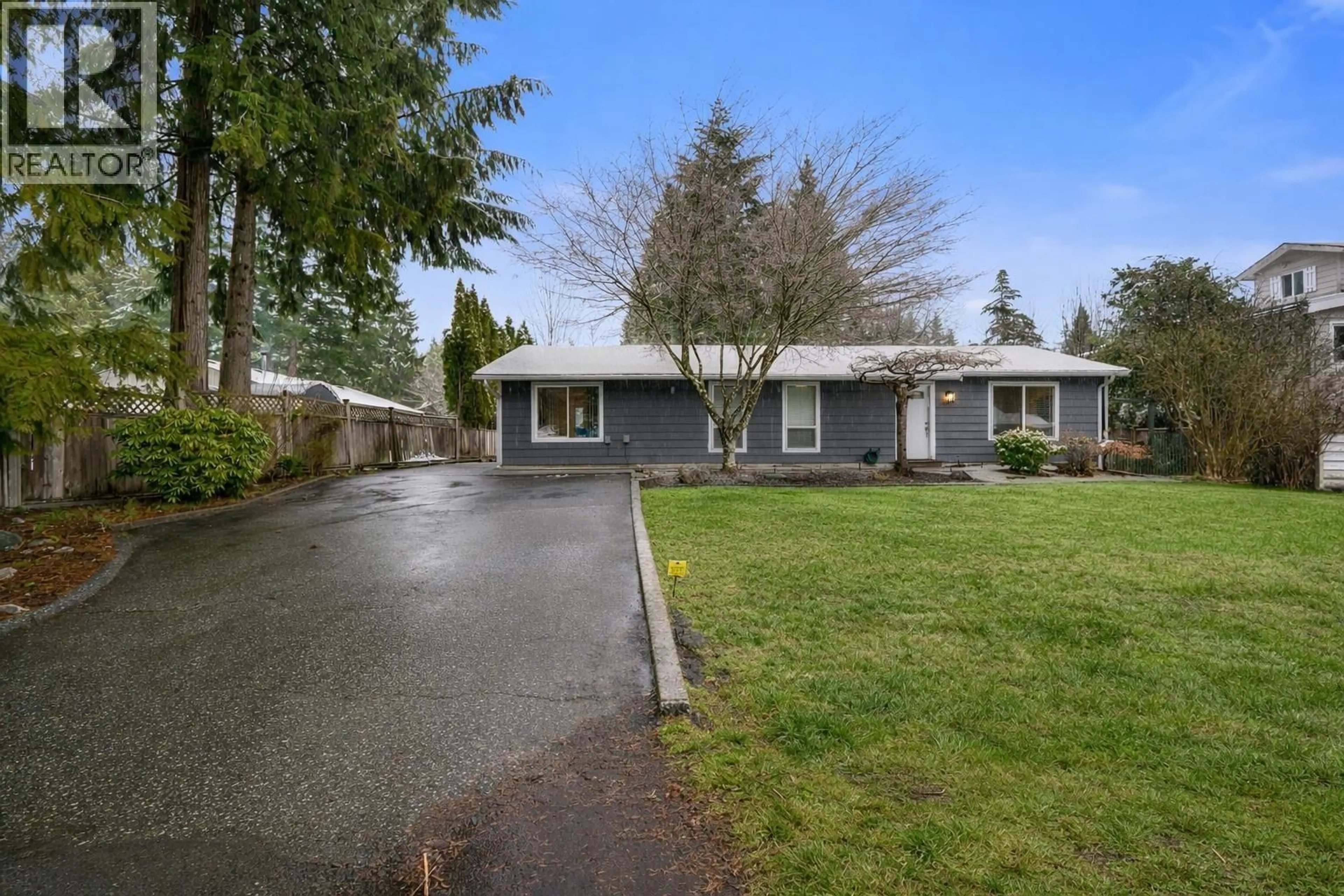 A pic from outside/outdoor area/front of a property/back of a property/a pic from drone, street for 40410 PERTH DRIVE, Squamish British Columbia V0N1T0