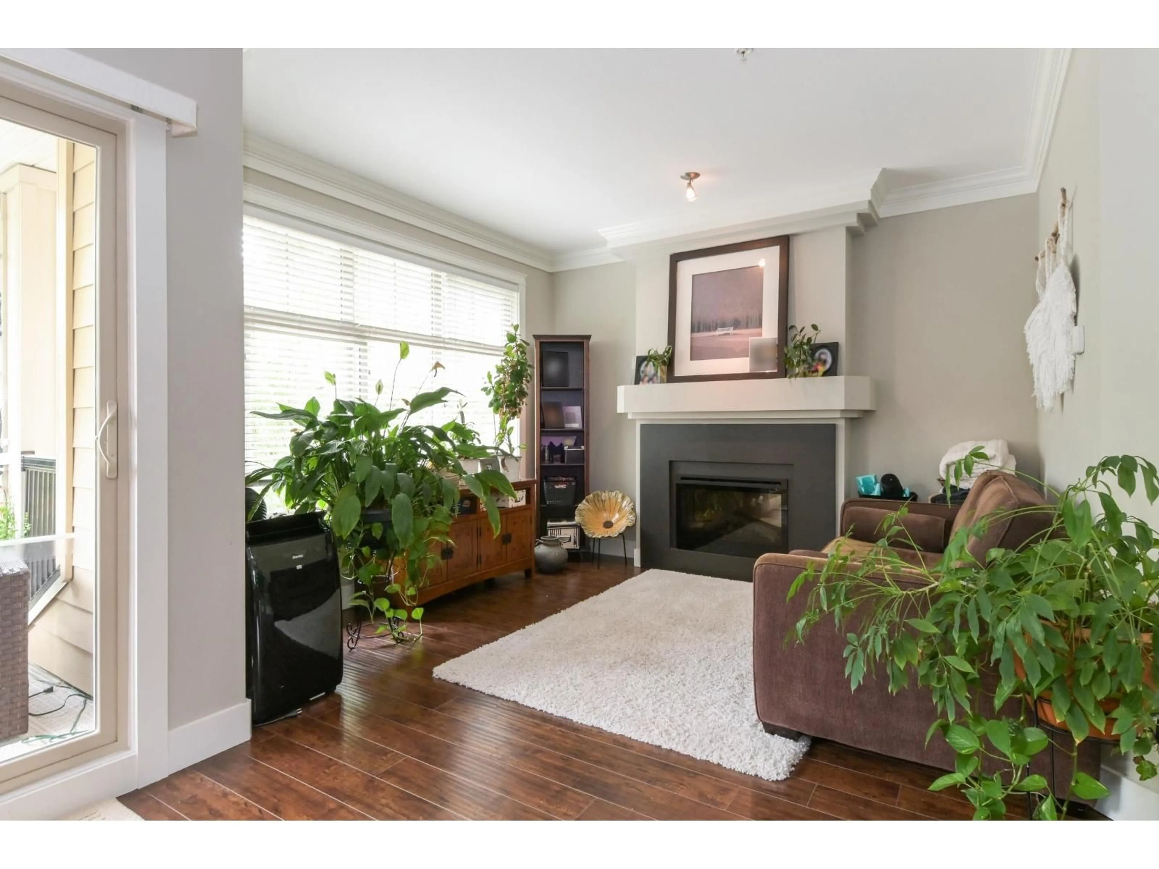Living room with furniture, wood/laminate floor for 52 - 22225 50 AVENUE, Langley British Columbia V2Y0G7