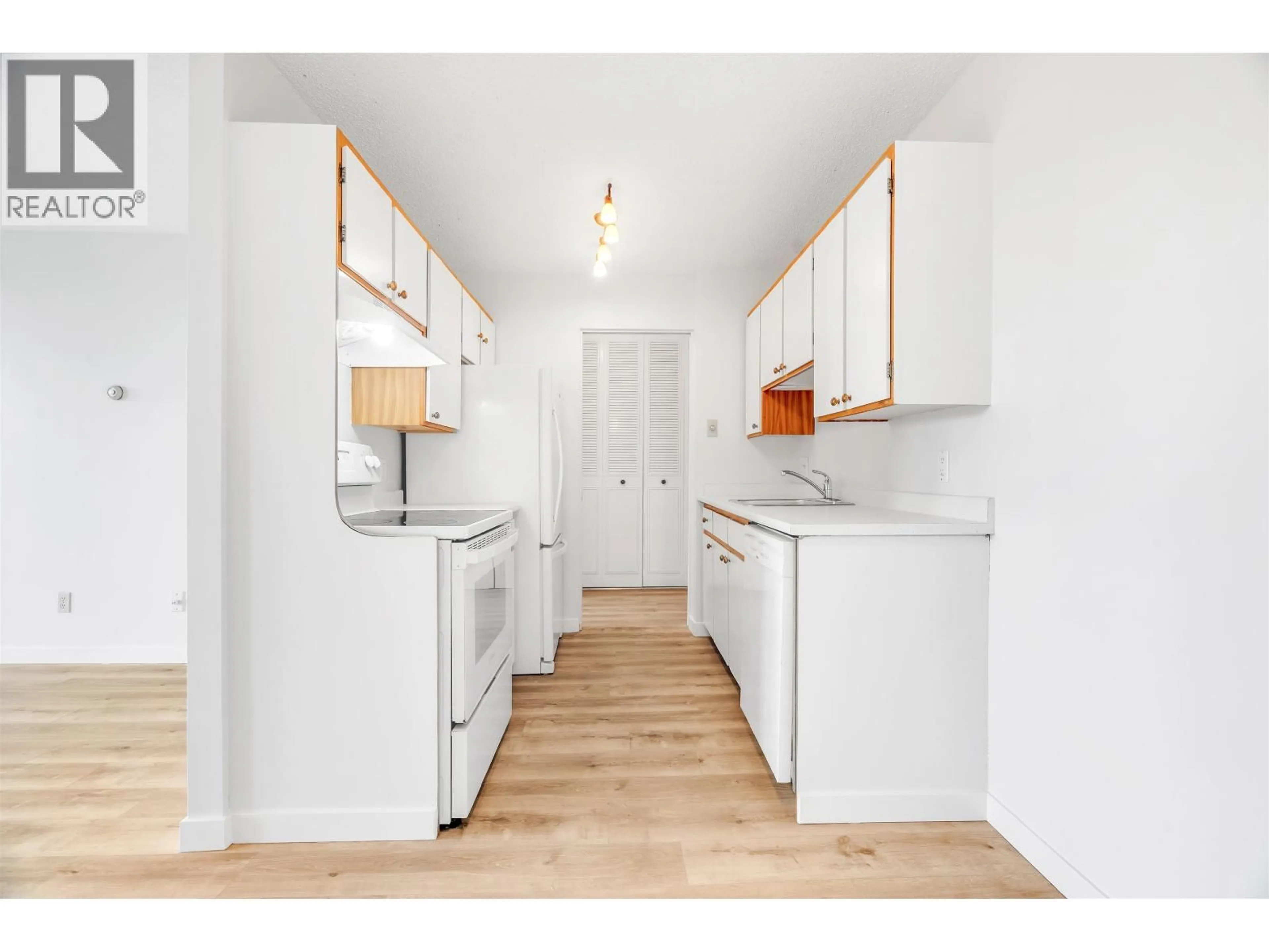 Standard kitchen, wood/laminate floor for 1201 - 4160 SARDIS STREET, Burnaby British Columbia V5H1K2
