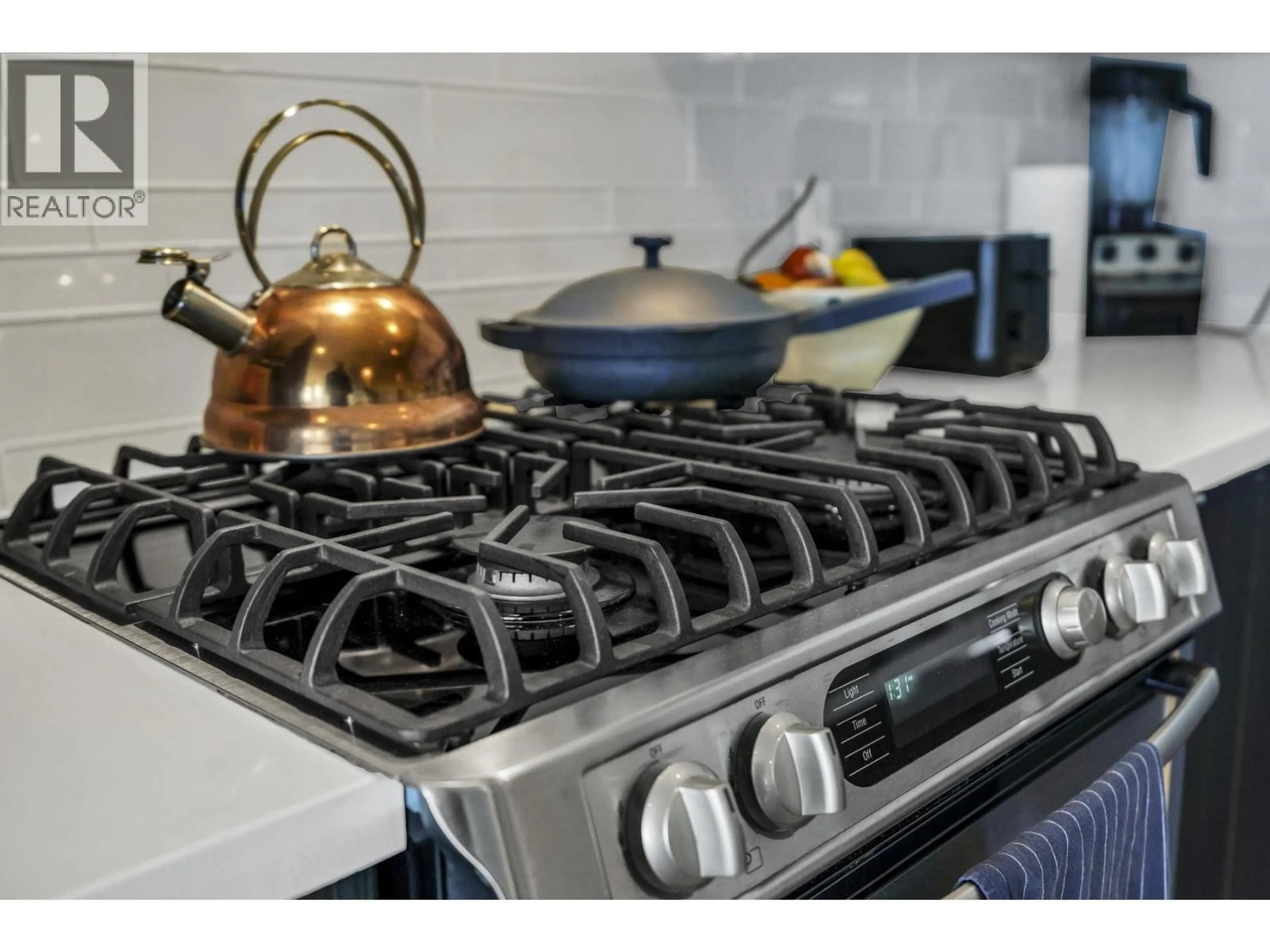 Standard kitchen, ceramic/tile floor for 1604 - 1775 QUEBEC STREET, Vancouver British Columbia V5T0E3