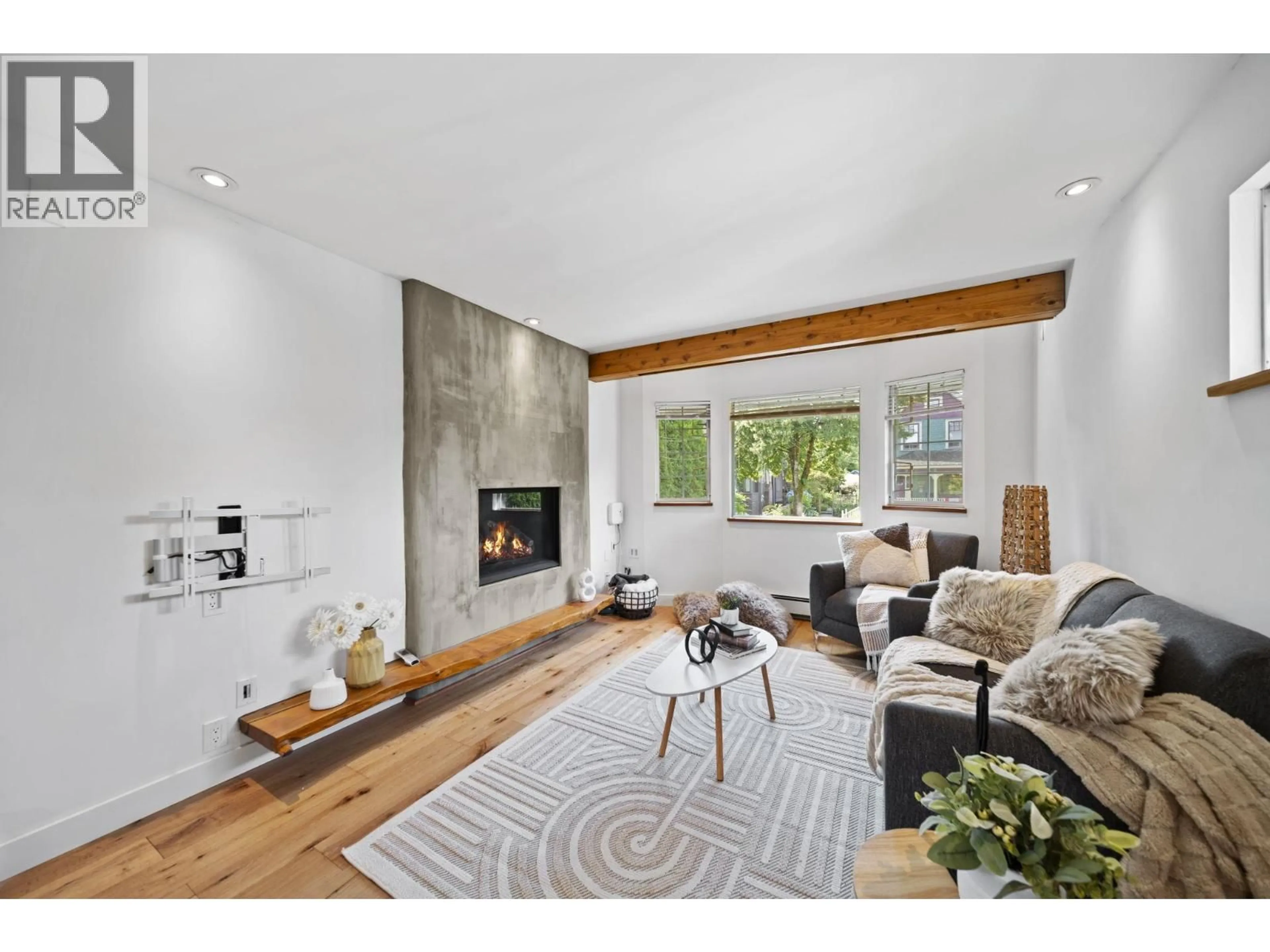 Living room with furniture, unknown for 224 FOURTH AVENUE, New Westminster British Columbia V3L1N7