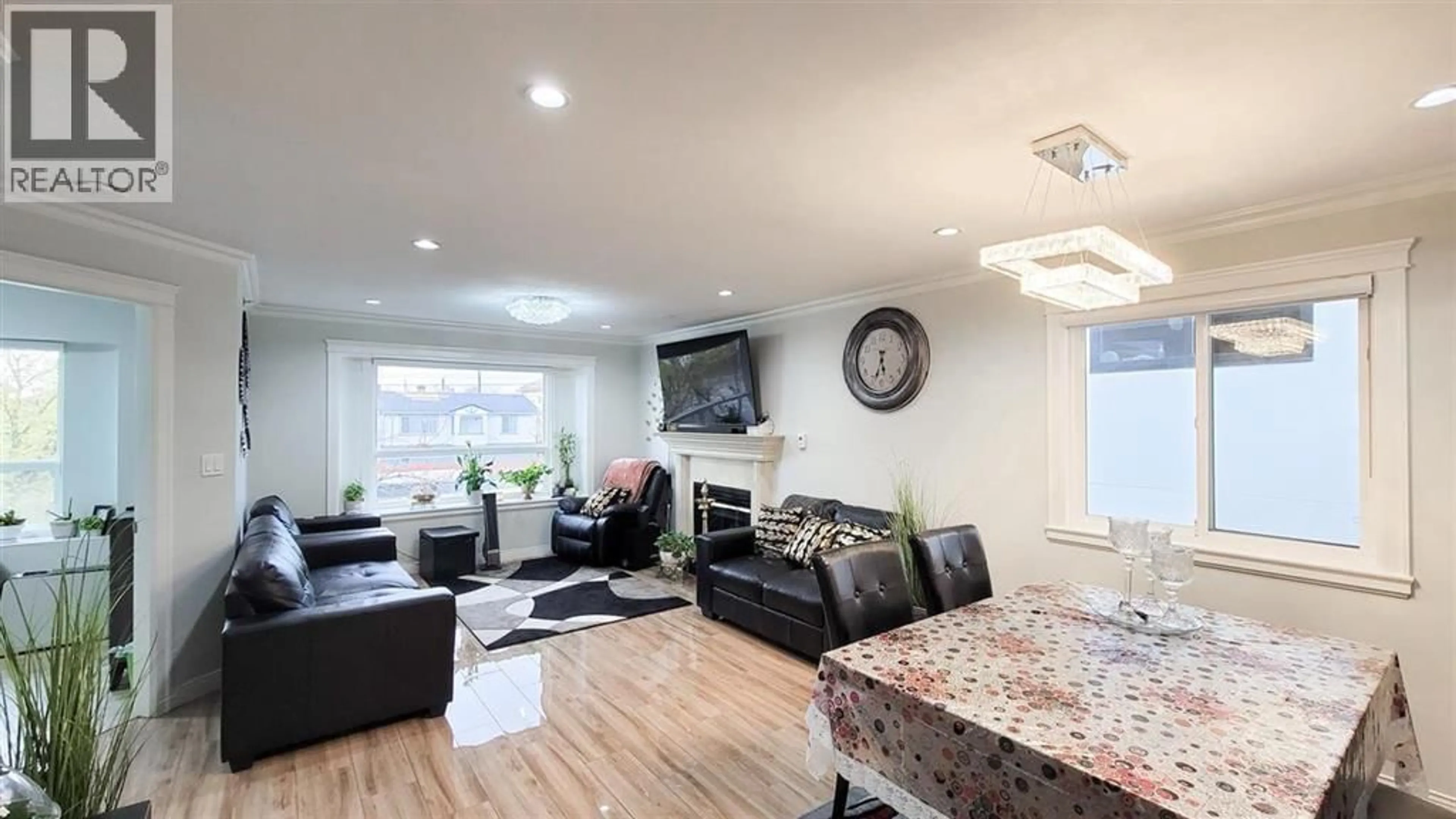 Living room with furniture, wood/laminate floor for 7480 MAIN STREET, Vancouver British Columbia V5X3J8