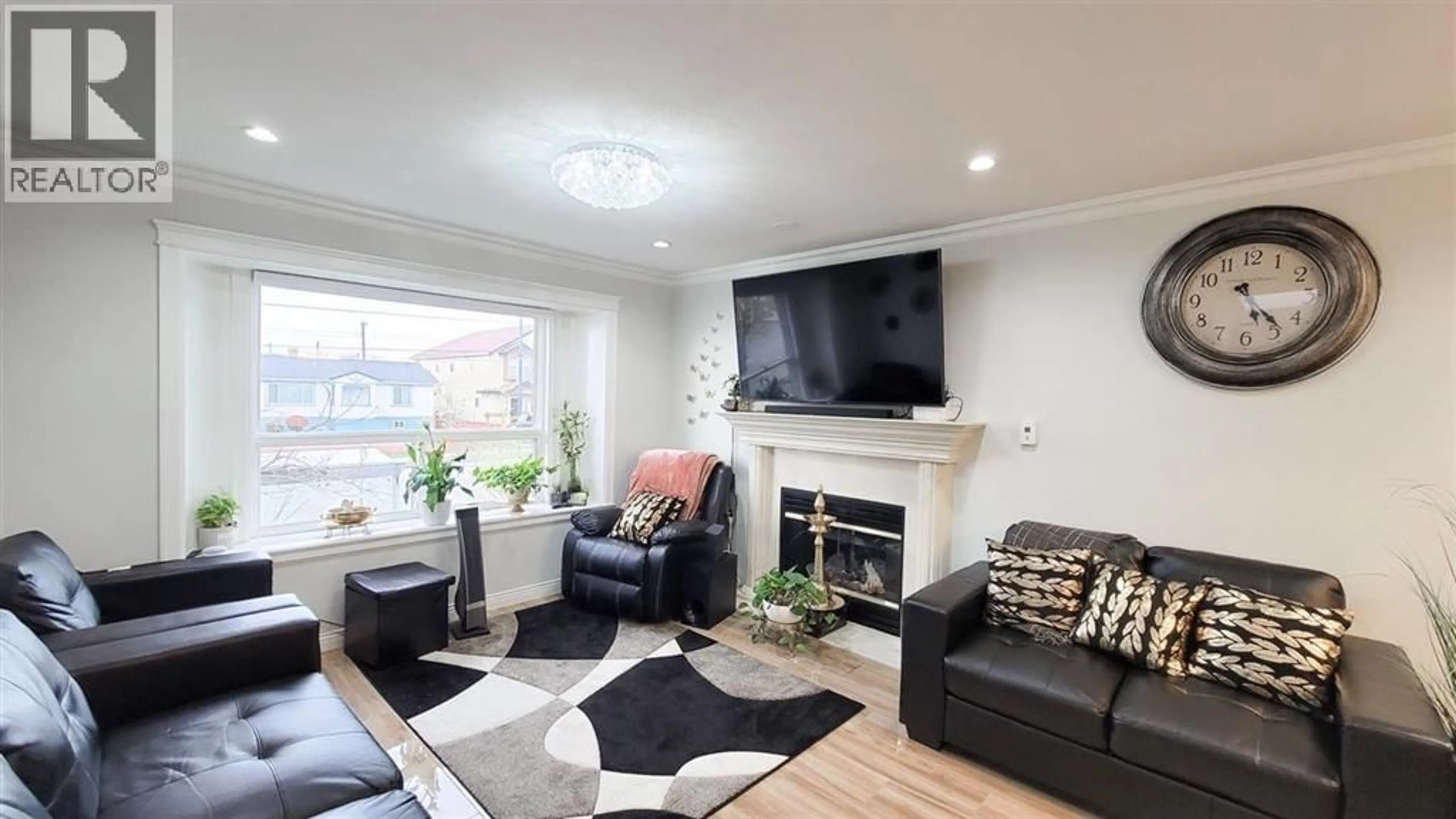 Living room with furniture, wood/laminate floor for 7480 MAIN STREET, Vancouver British Columbia V5X3J8