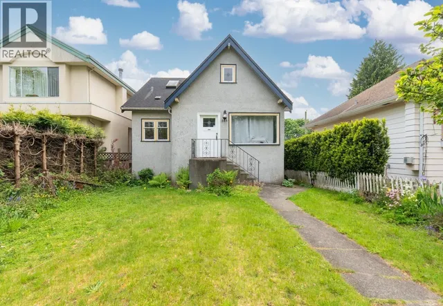 922 PARK DRIVE, Vancouver 3