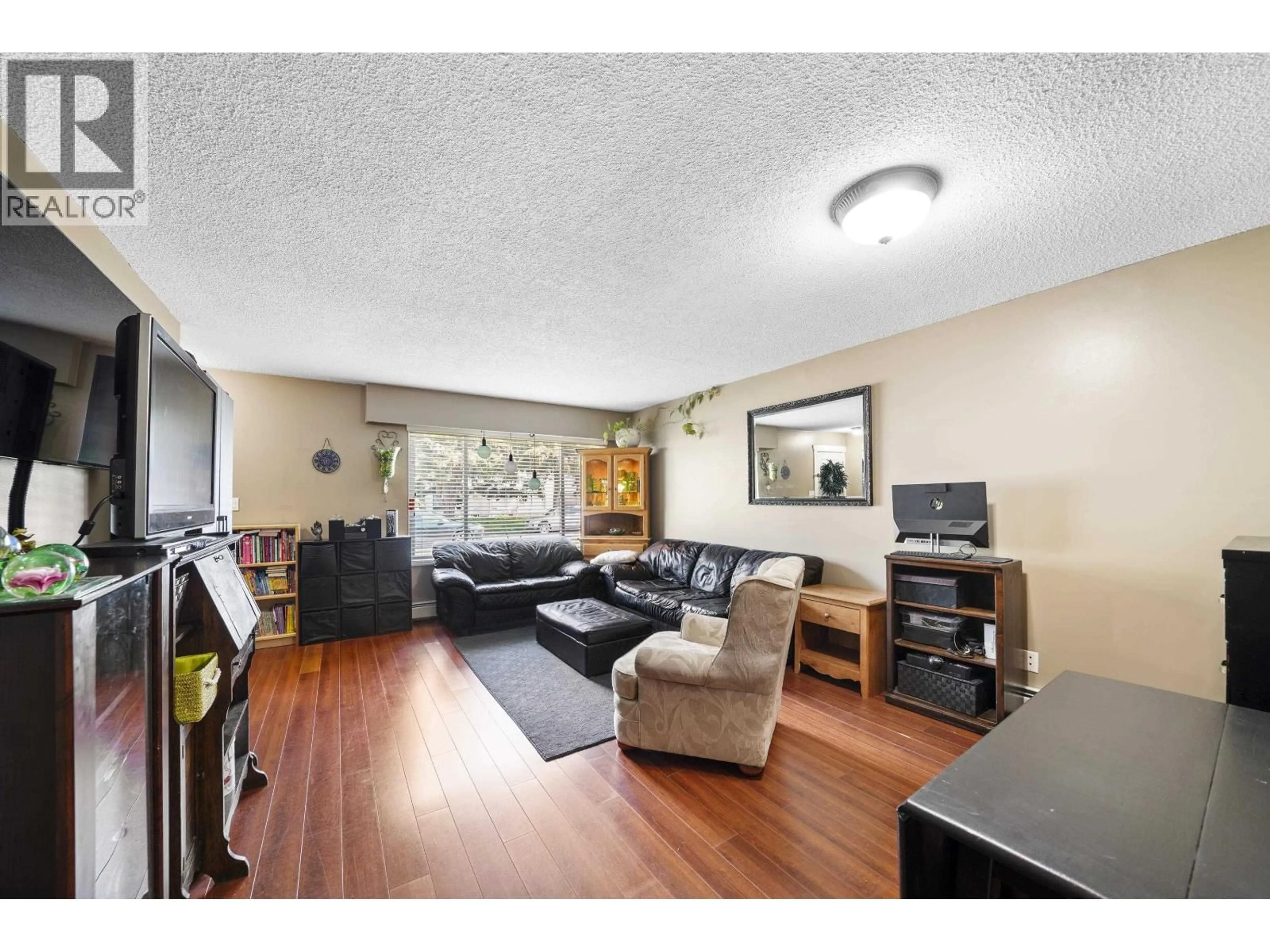 Living room with furniture, unknown for 21532 MAYO PLACE, Maple Ridge British Columbia V2X2K9