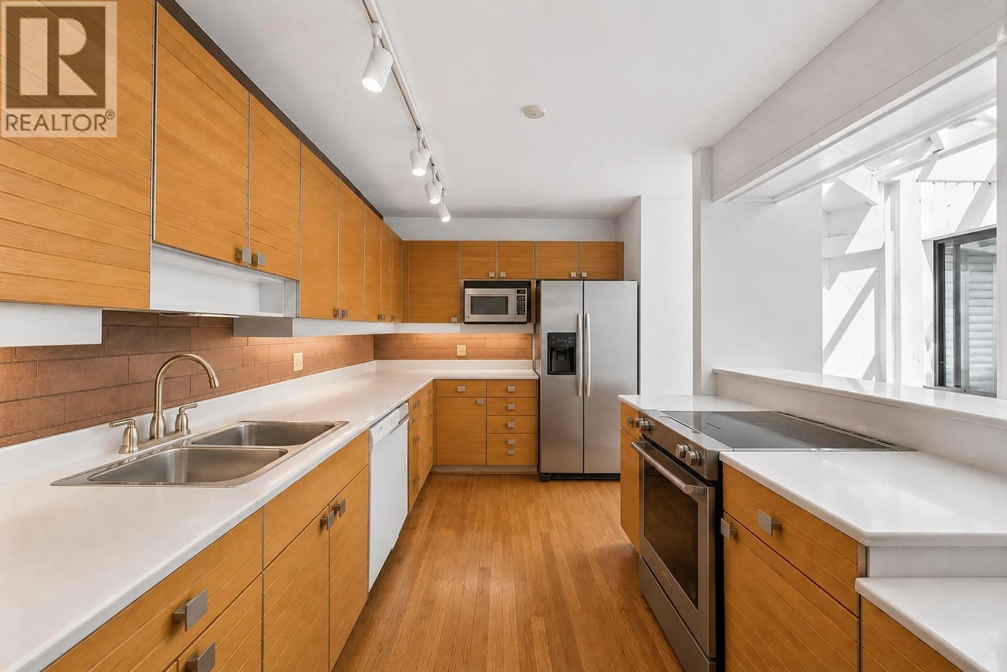 Standard kitchen, unknown for 406 GREENSBORO PLACE, Vancouver British Columbia V5X4M4