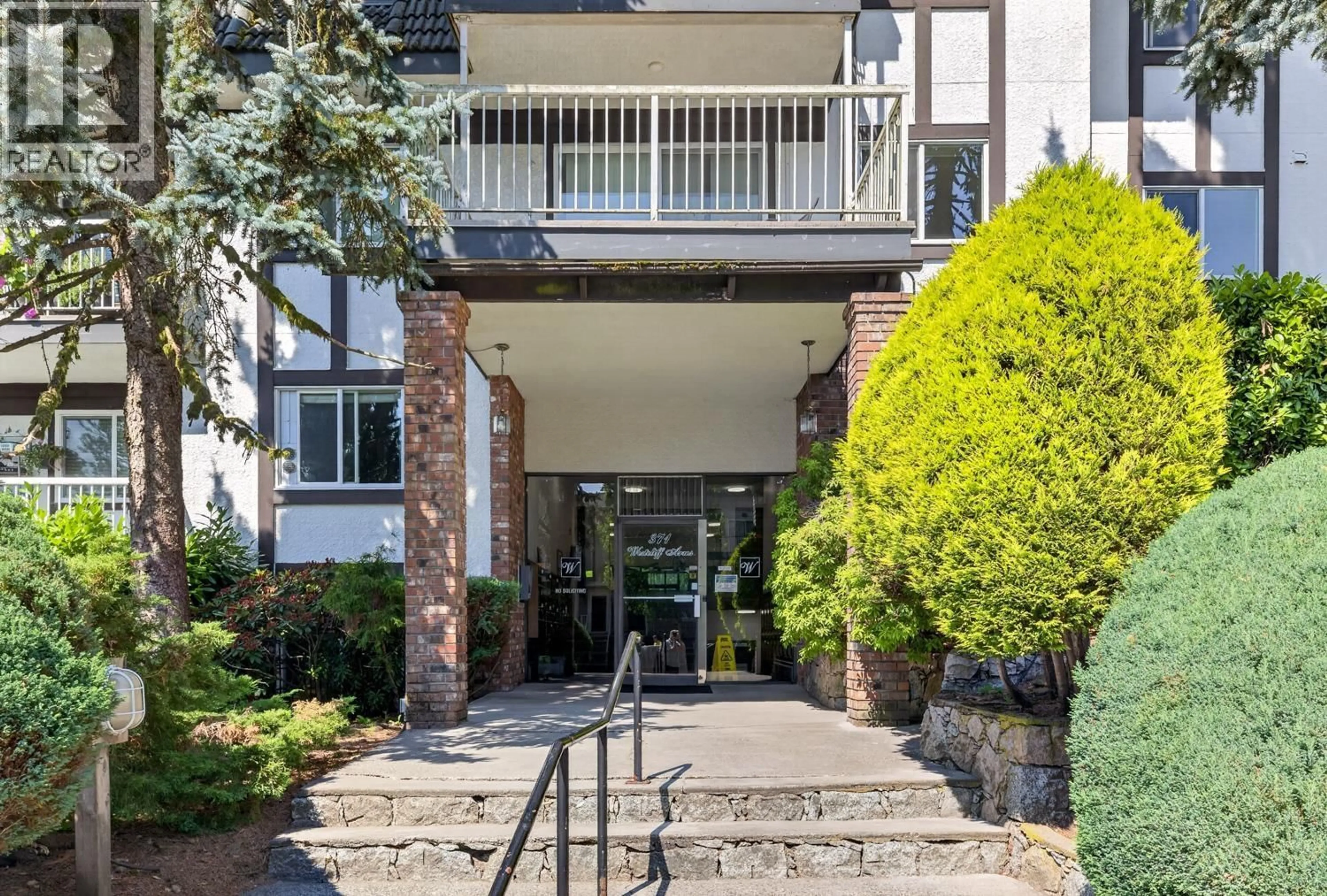 Indoor foyer for 412 - 371 ELLESMERE AVENUE, Burnaby British Columbia V5B3T1