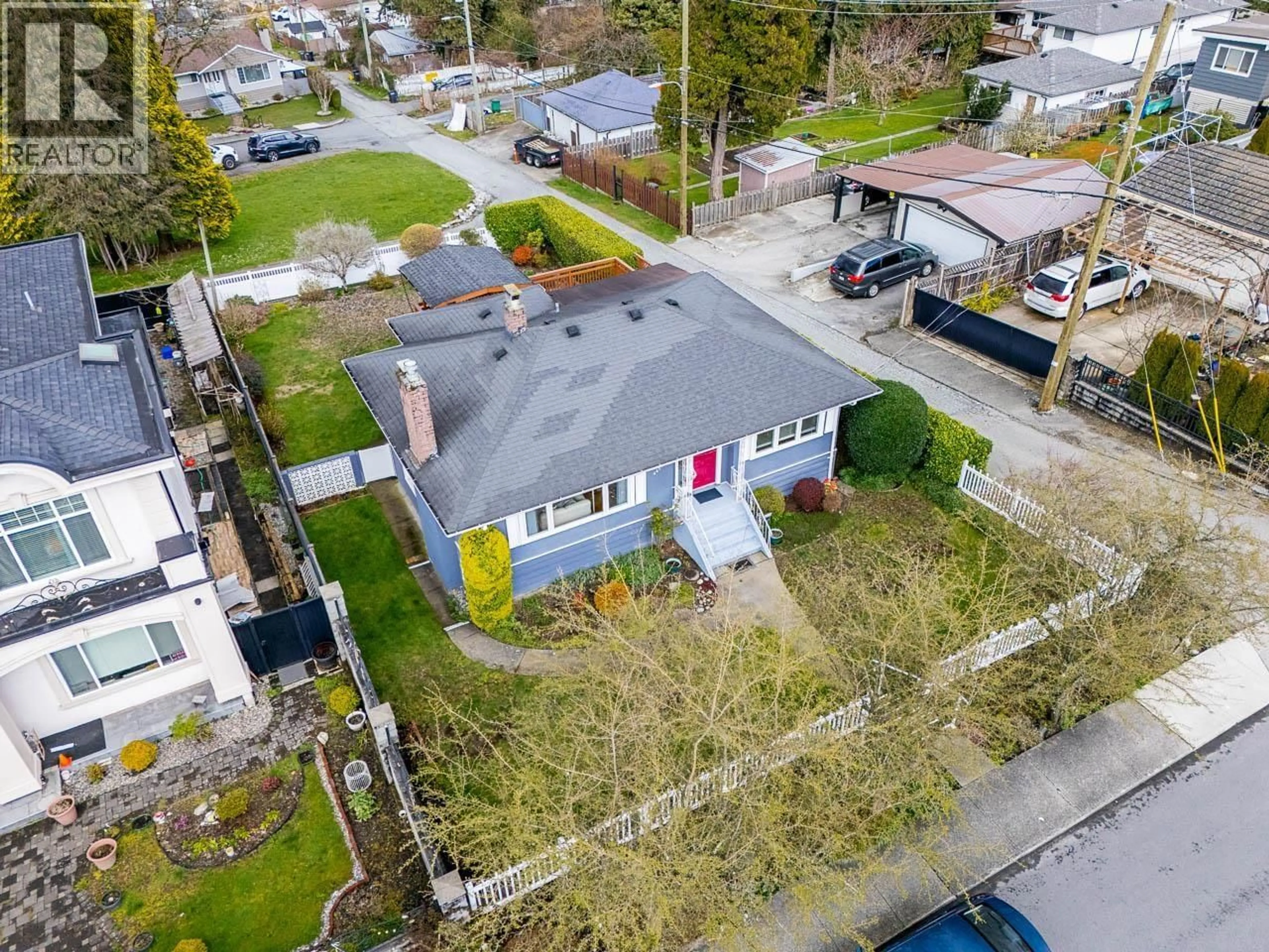 A pic from outside/outdoor area/front of a property/back of a property/a pic from drone, street for 4457 BURKE STREET, Burnaby British Columbia V5H1C1