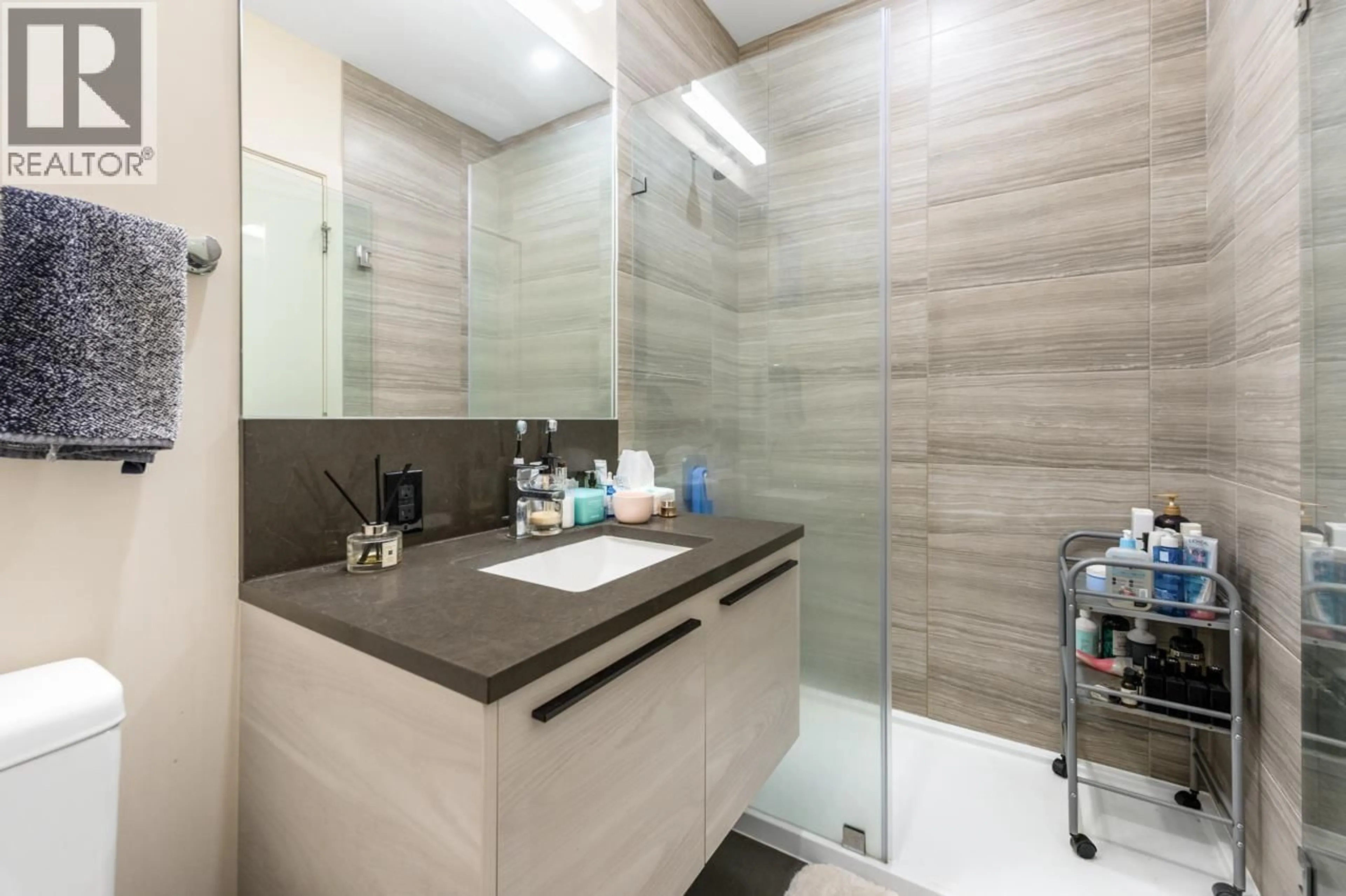 Standard bathroom, ceramic/tile floor for 1805 - 6383 MCKAY AVENUE, Burnaby British Columbia V5H0H8