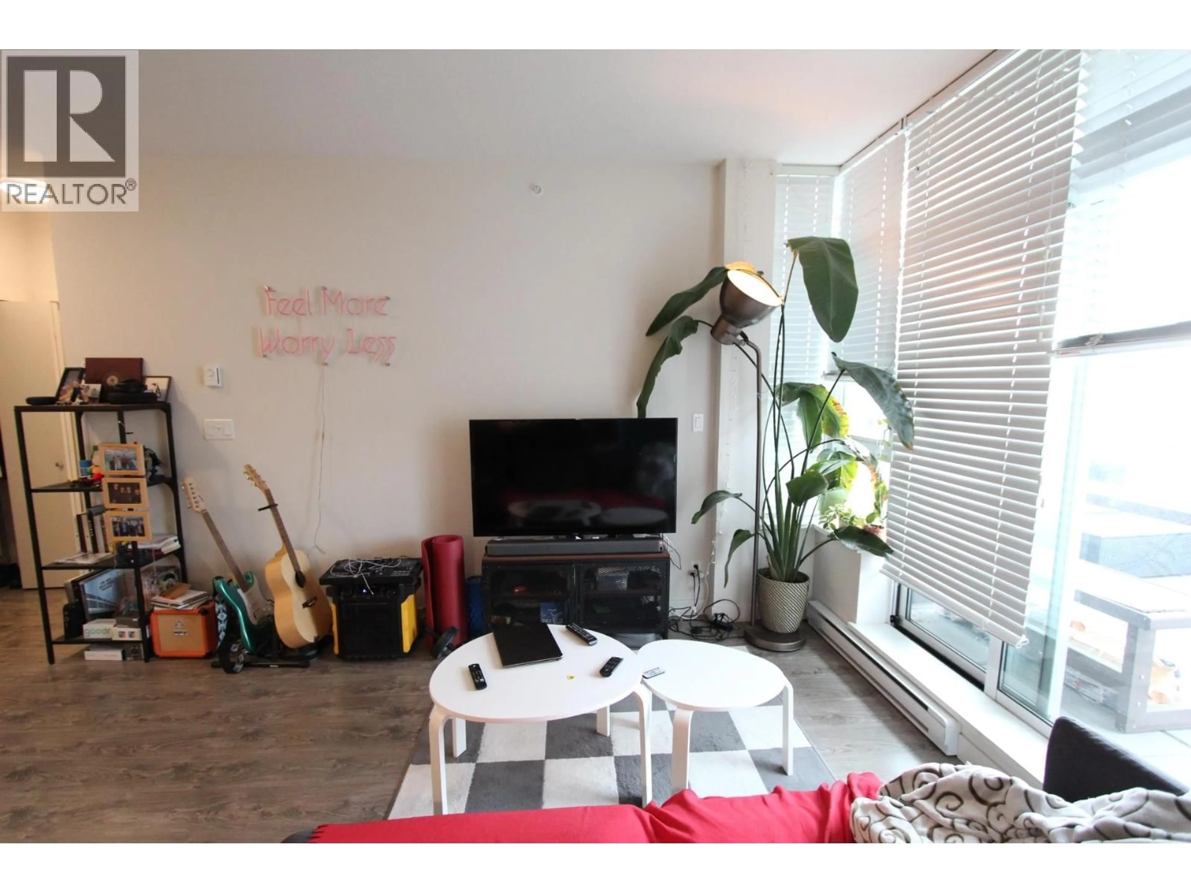 Living room with furniture, unknown for 805 - 2788 PRINCE EDWARD STREET, Vancouver British Columbia V5T0C7