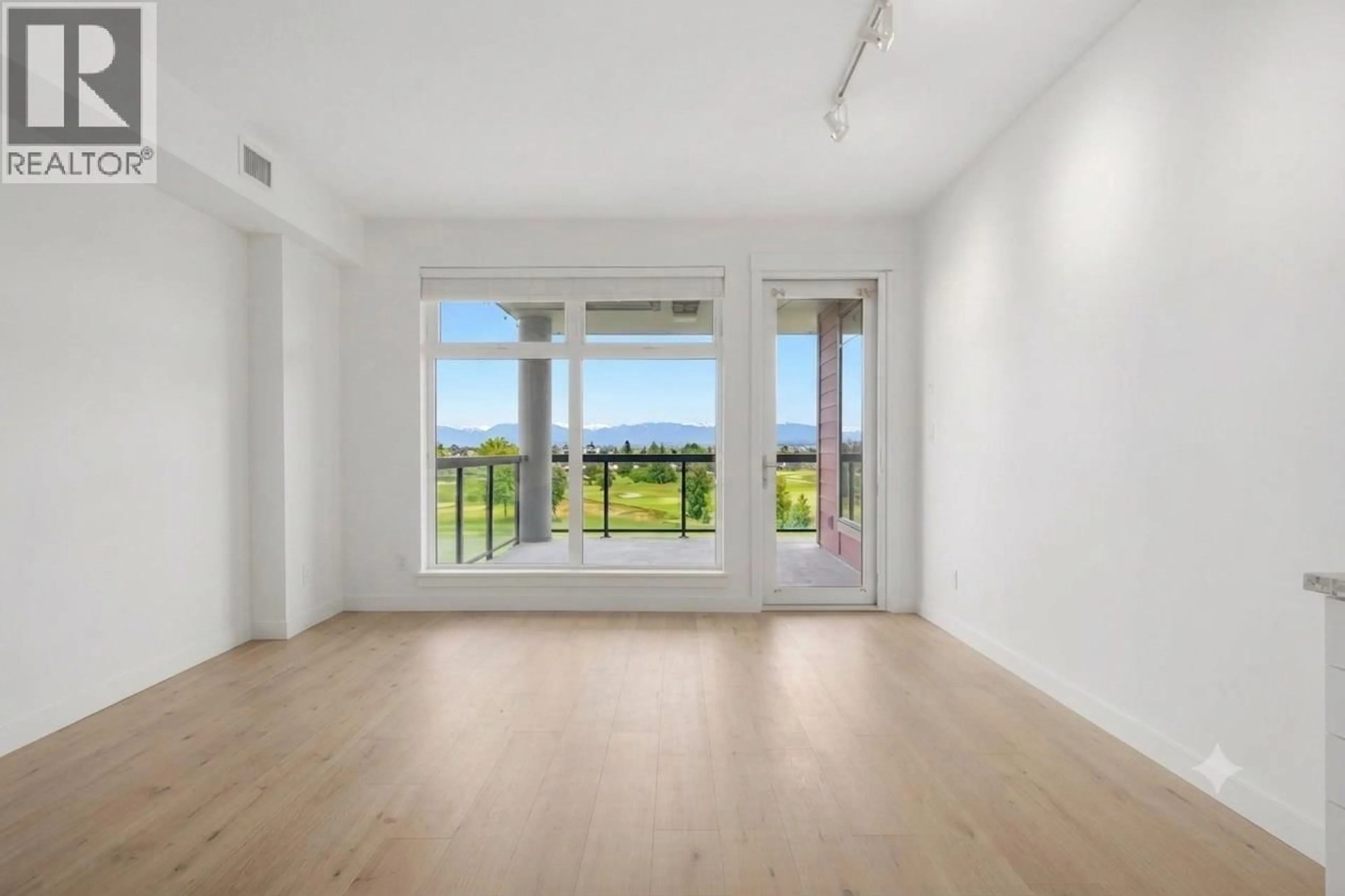 A pic of a room for 307 - 5011 SPRINGS BOULEVARD, Tsawwassen British Columbia V4M0B6