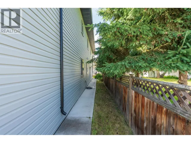 705 BURDEN STREET, Prince George 5
