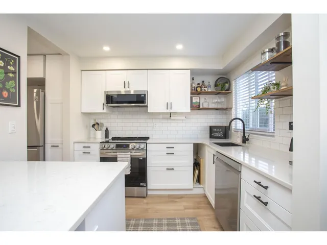 202 - 1381 MARTIN STREET, White Rock 3