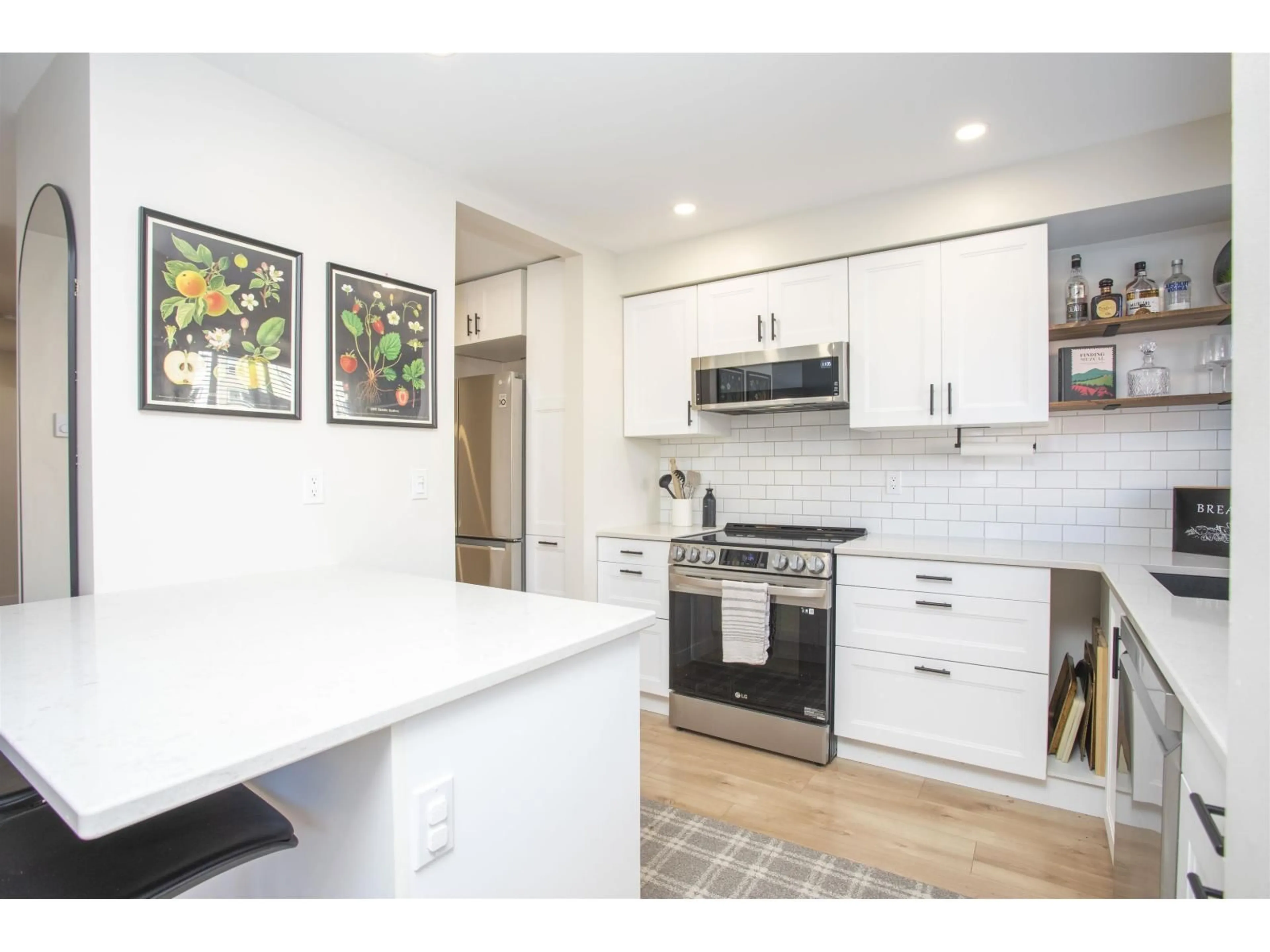 Open concept kitchen, unknown for 202 - 1381 MARTIN STREET, White Rock British Columbia V4B3W6