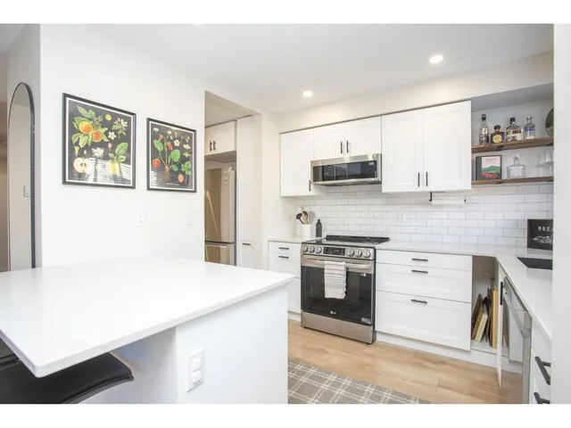 202 - 1381 MARTIN STREET, White Rock 4