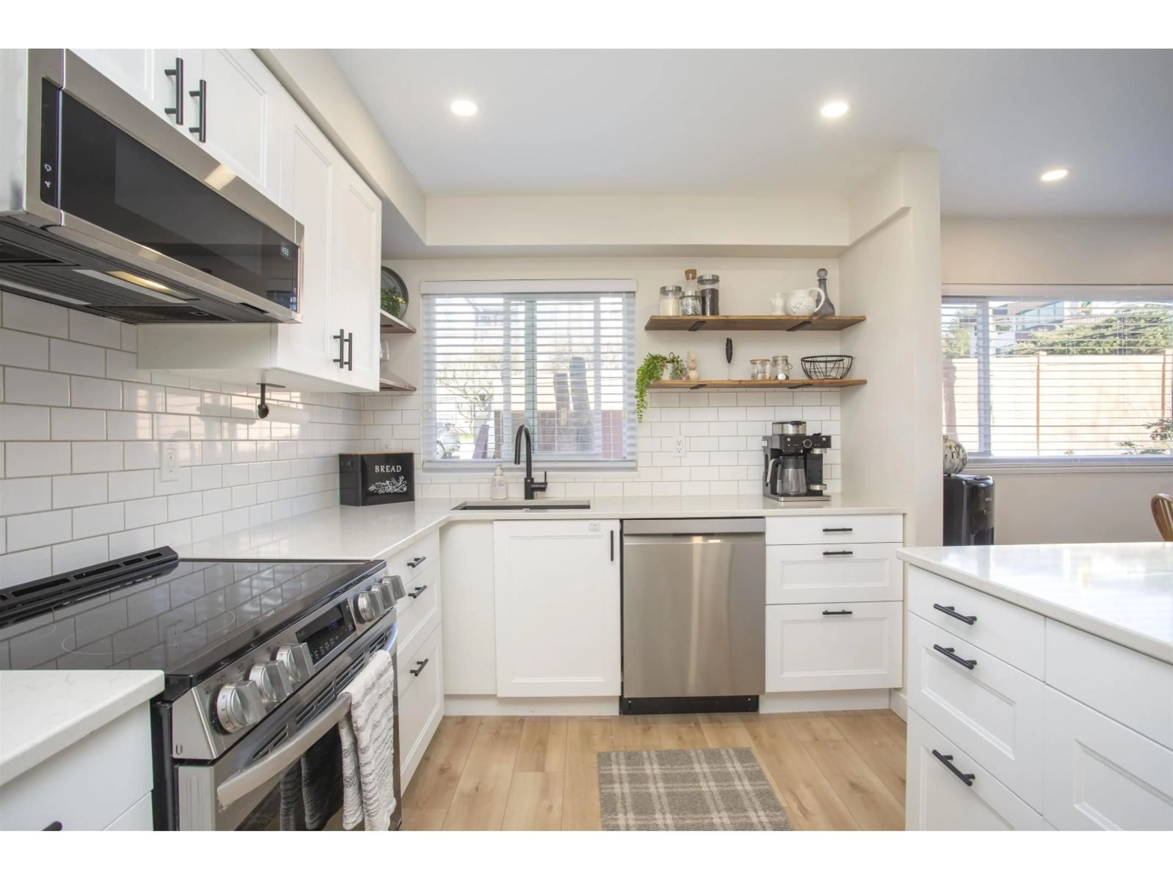 Open concept kitchen, unknown for 202 - 1381 MARTIN STREET, White Rock British Columbia V4B3W6
