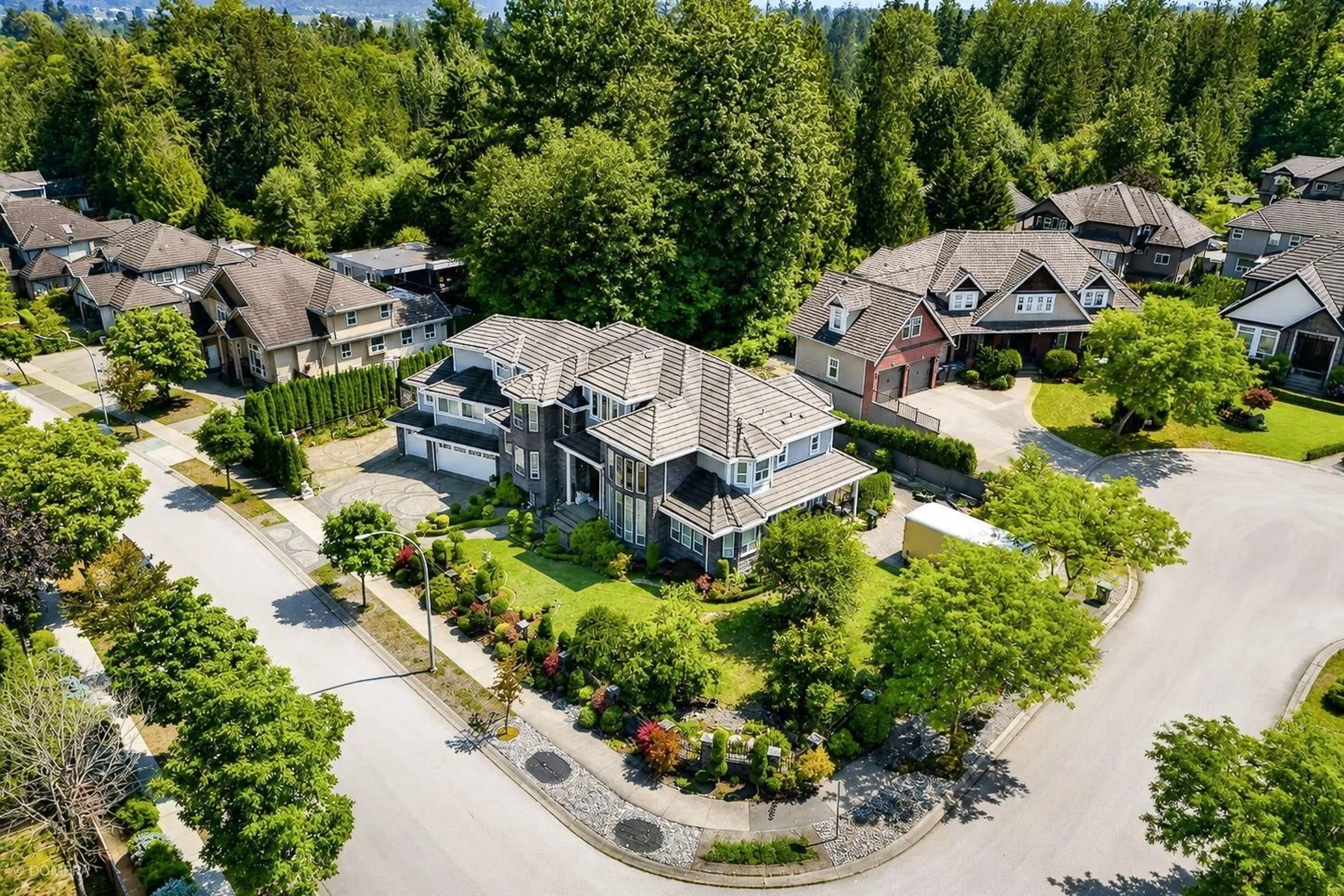 A pic from outside/outdoor area/front of a property/back of a property/a pic from drone, street for 16452 93A AVENUE, Surrey British Columbia V4N5S3