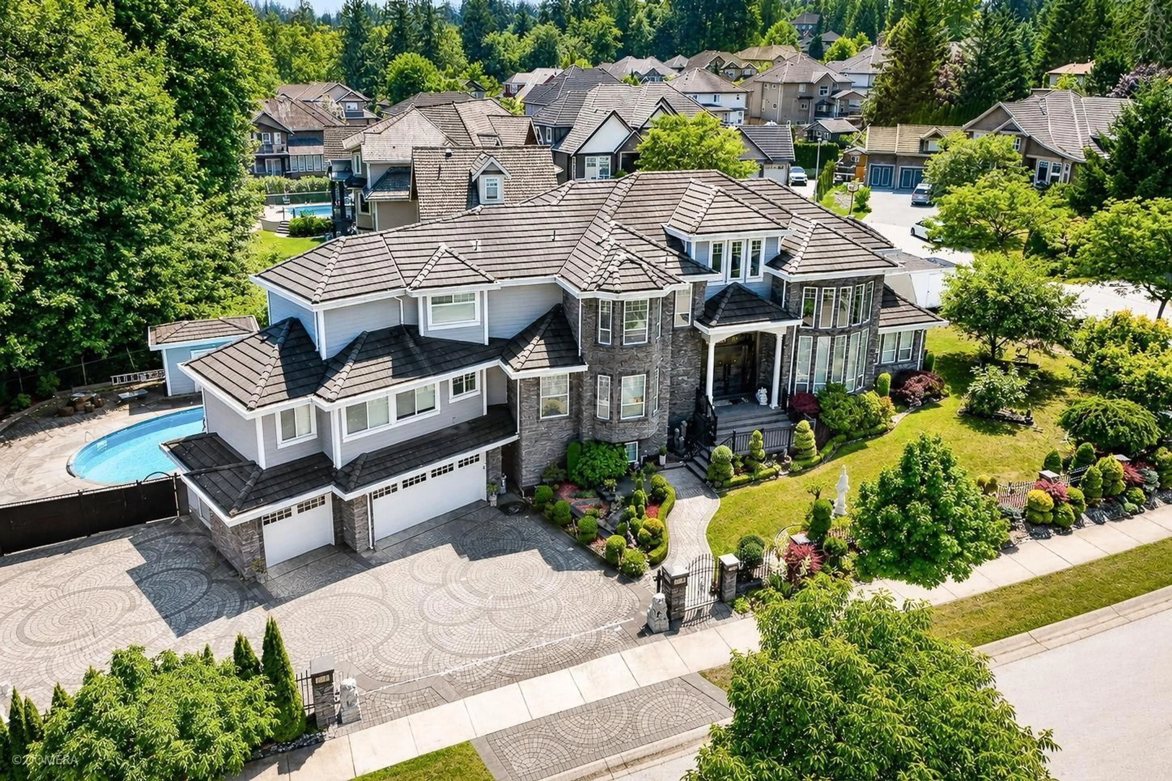 A pic from outside/outdoor area/front of a property/back of a property/a pic from drone, mountain view for 16452 93A AVENUE, Surrey British Columbia V4N5S3