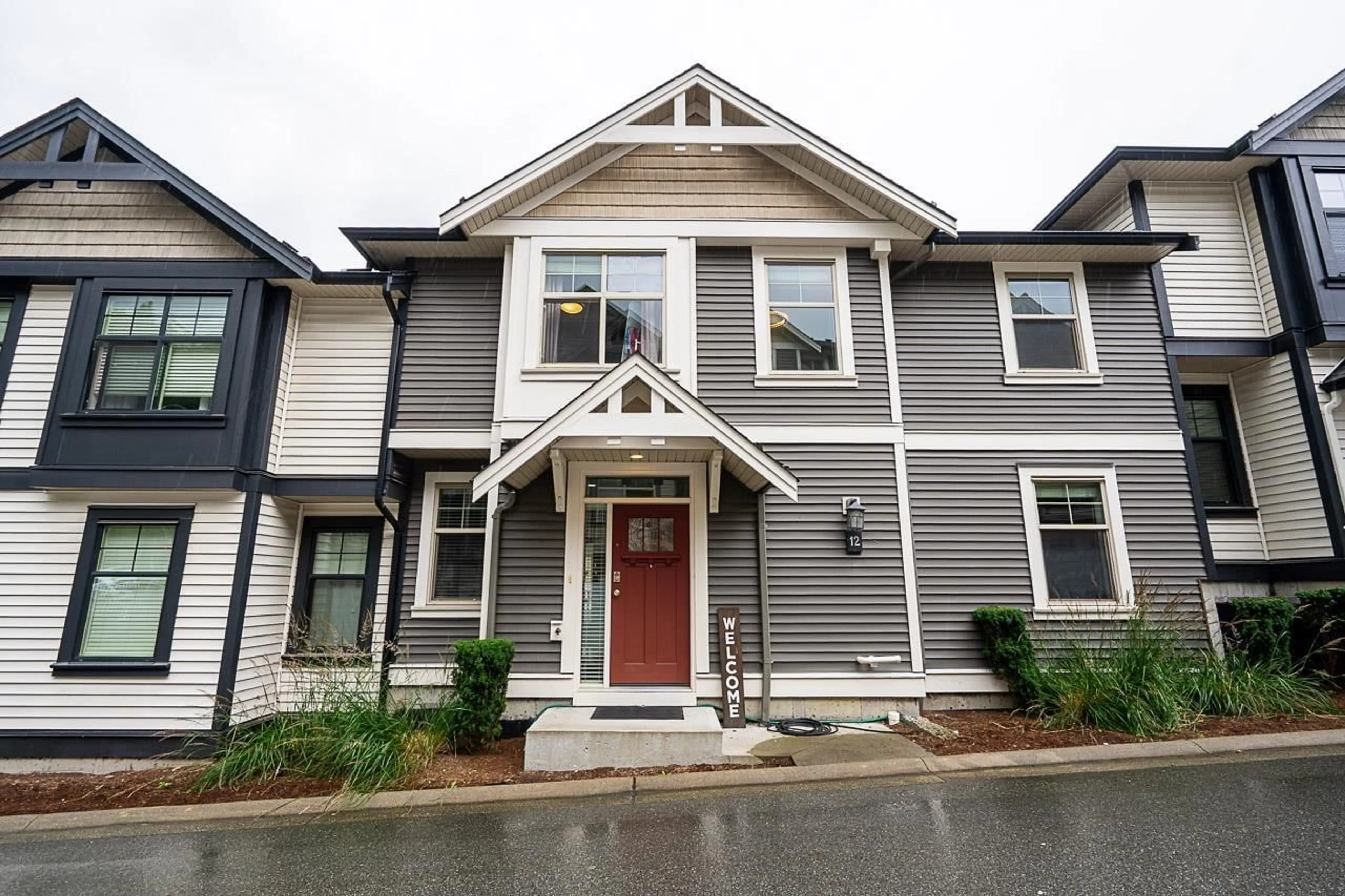 Home with vinyl exterior material, street for 12 - 35298 MARSHALL ROAD, Abbotsford British Columbia V3G0E2